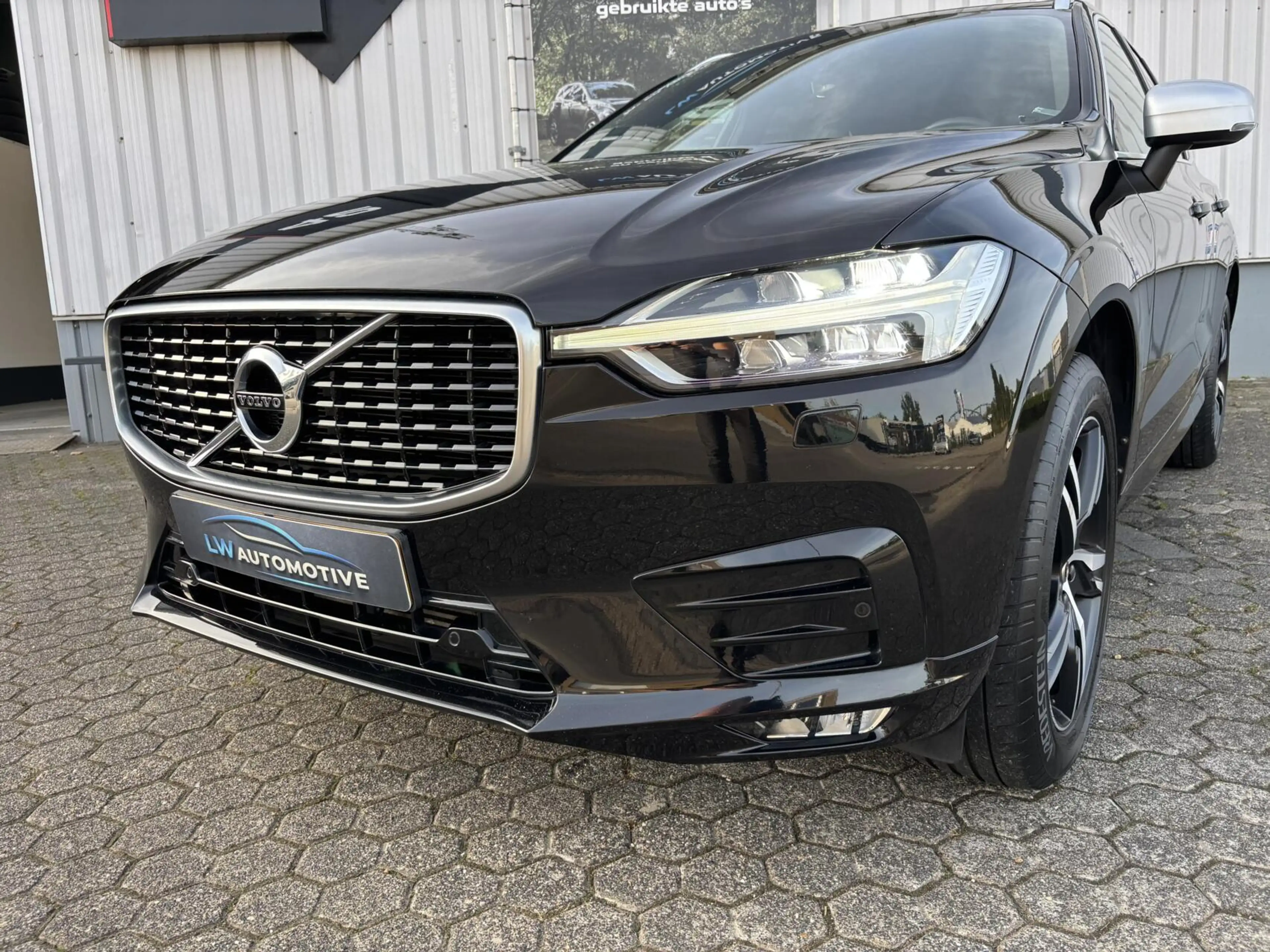 Volvo XC60 2.0 T4 Inscription R-Design | Harman & Kardon | Tr — photo 32
