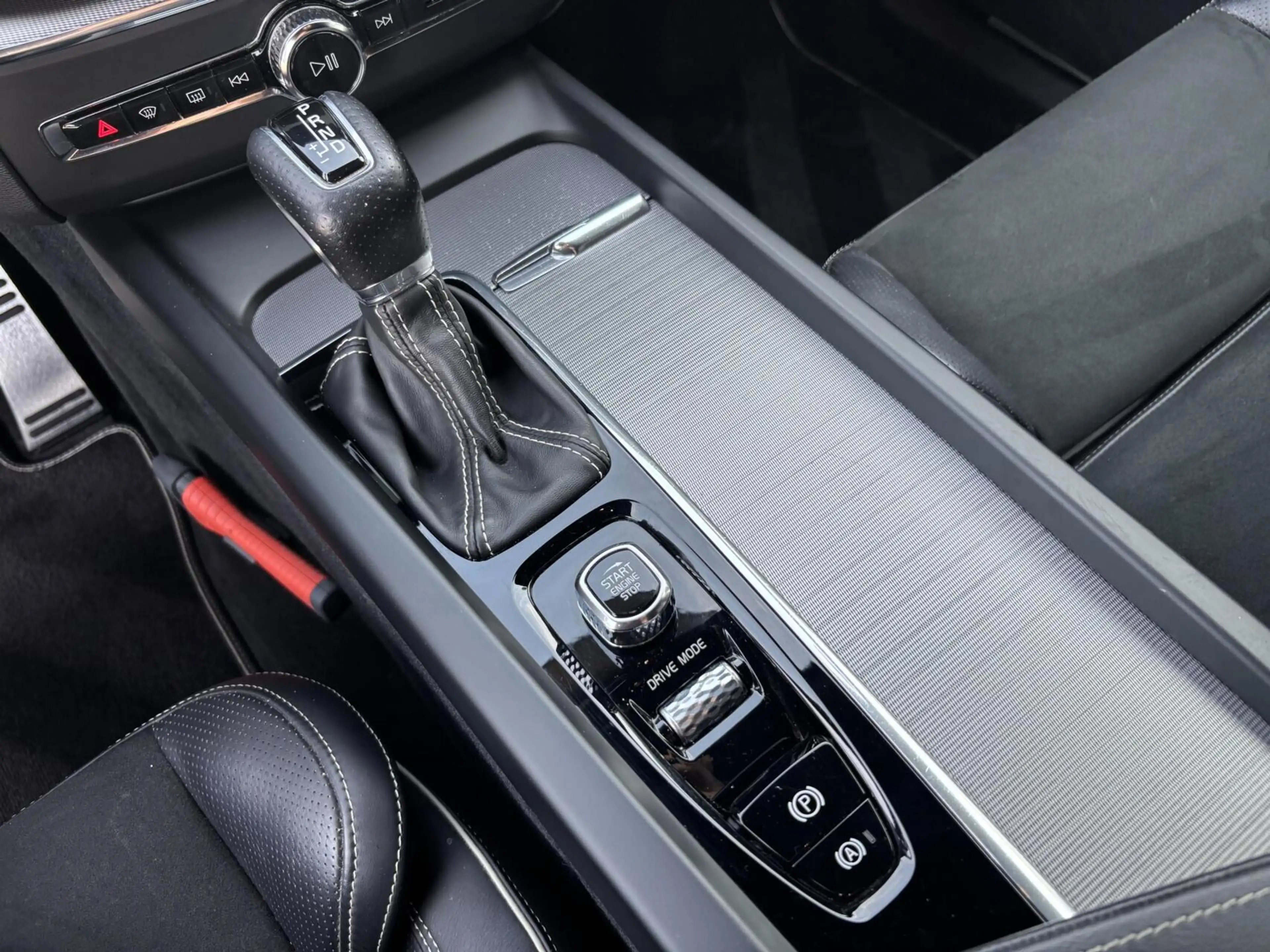 Volvo XC60 2.0 T4 Inscription R-Design | Harman & Kardon | Tr — photo 25