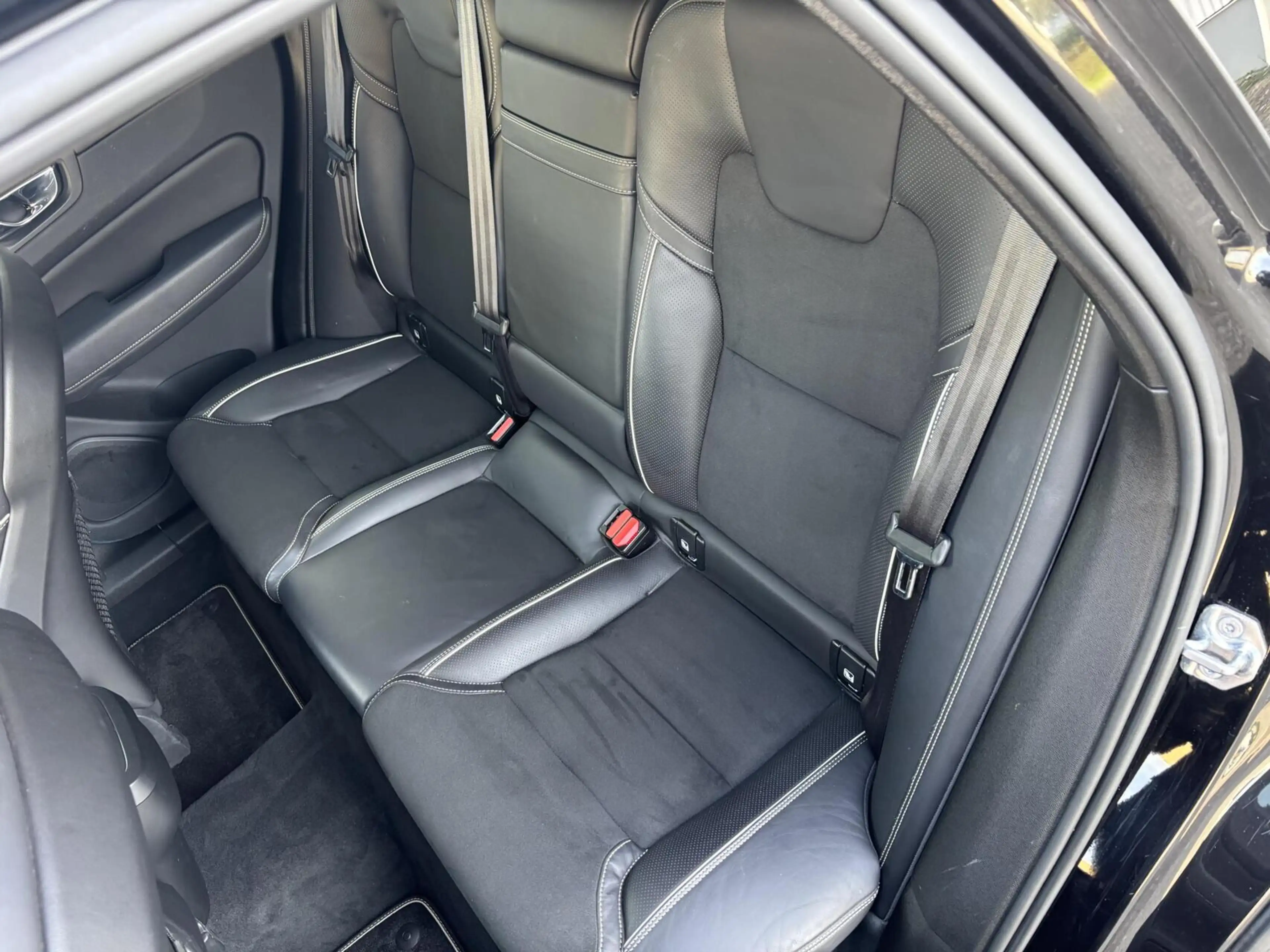 Volvo XC60 2.0 T4 Inscription R-Design | Harman & Kardon | Tr — photo 23