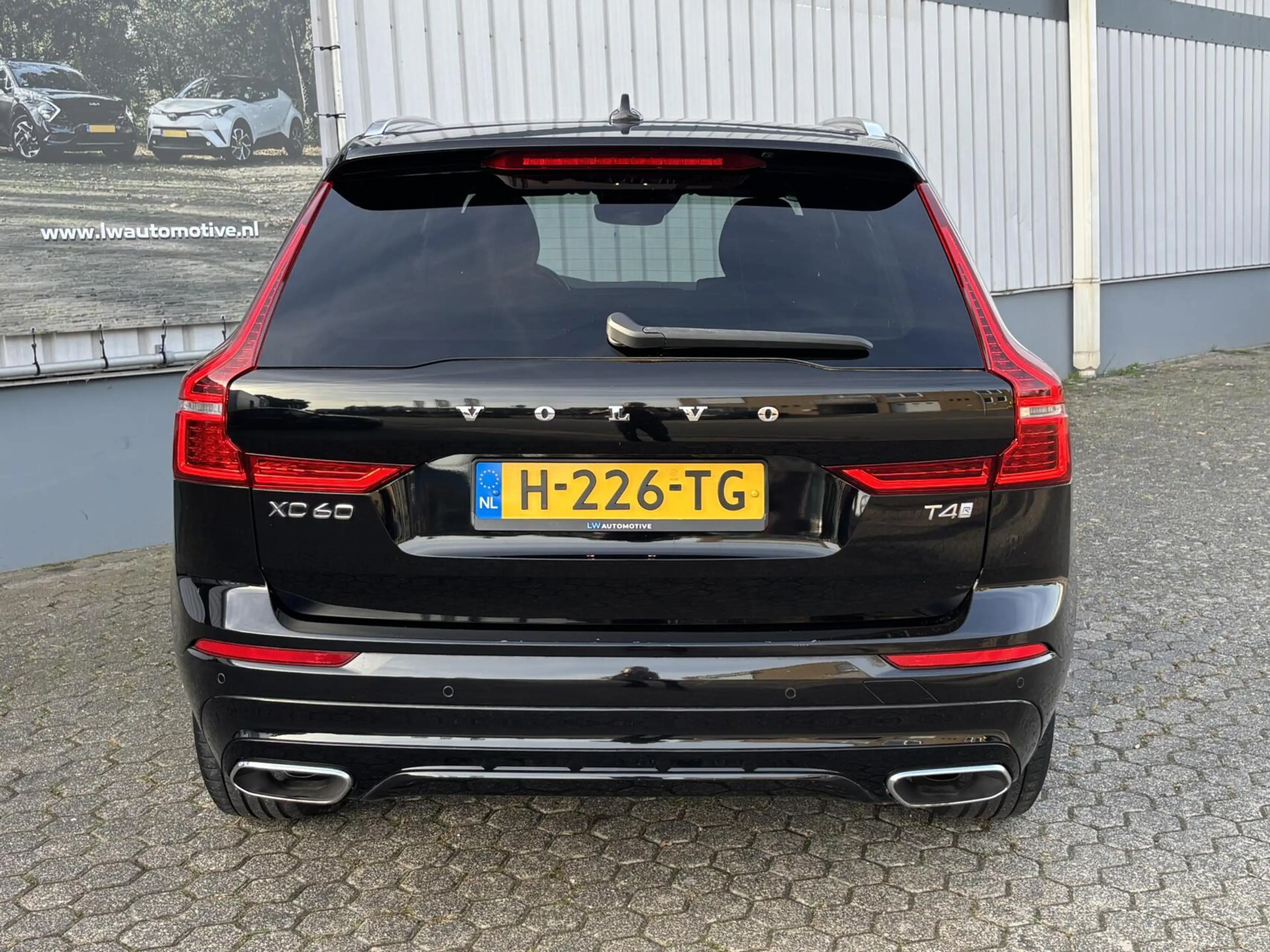 Volvo XC60 2.0 T4 Inscription R-Design | Harman & Kardon | Tr — photo 4