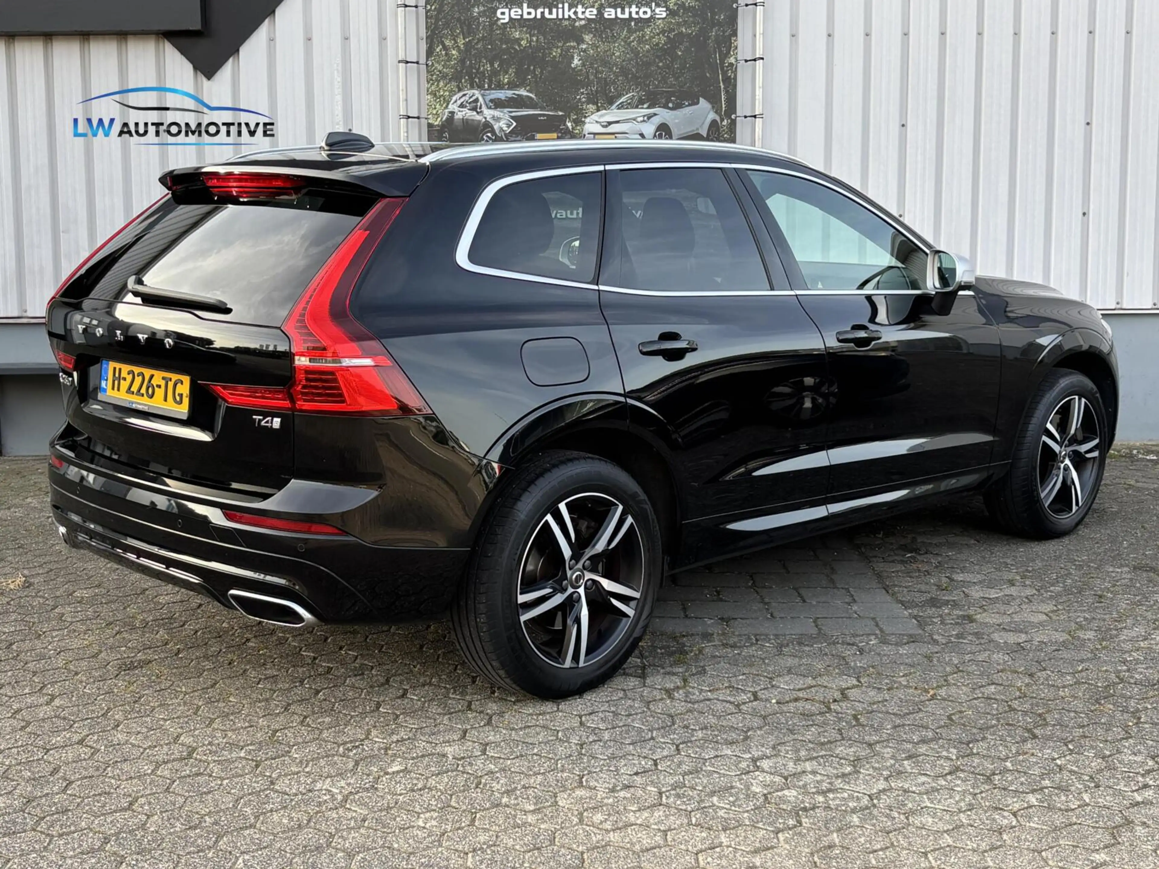 Volvo XC60 2.0 T4 Inscription R-Design | Harman & Kardon | Tr — photo 2