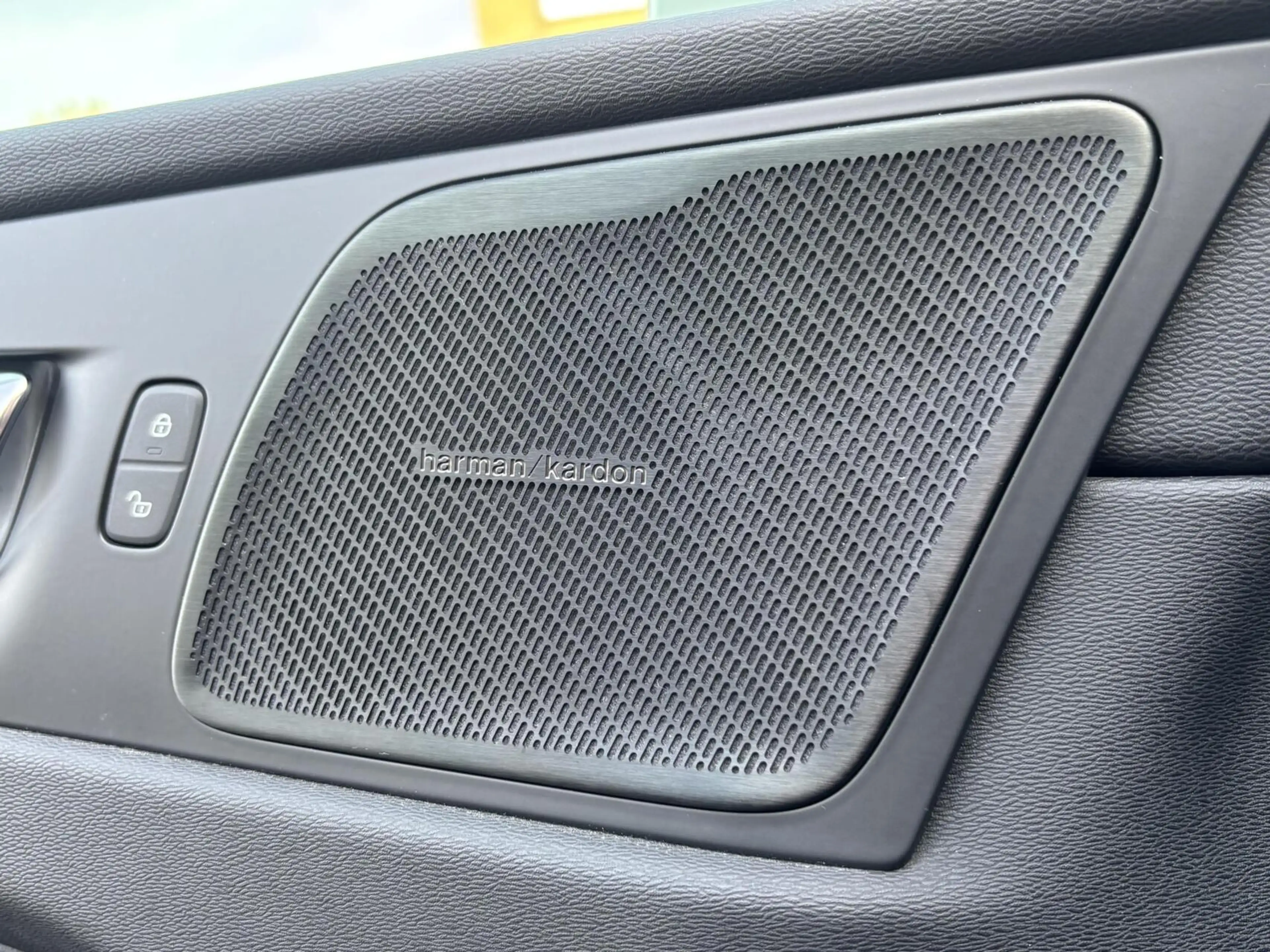 Volvo XC60 2.0 T4 Inscription R-Design | Harman & Kardon | Tr — photo 18