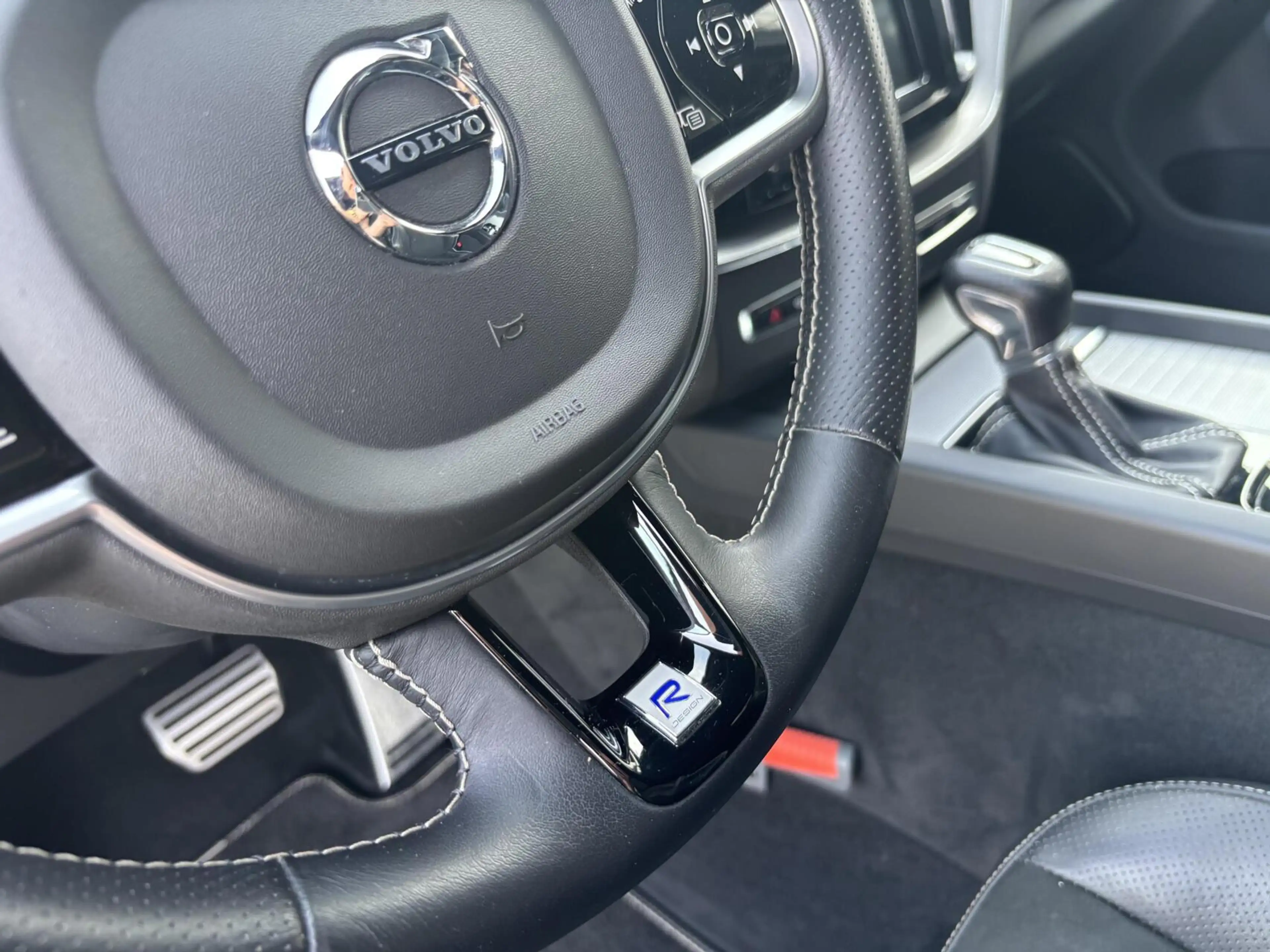 Volvo XC60 2.0 T4 Inscription R-Design | Harman & Kardon | Tr — photo 21