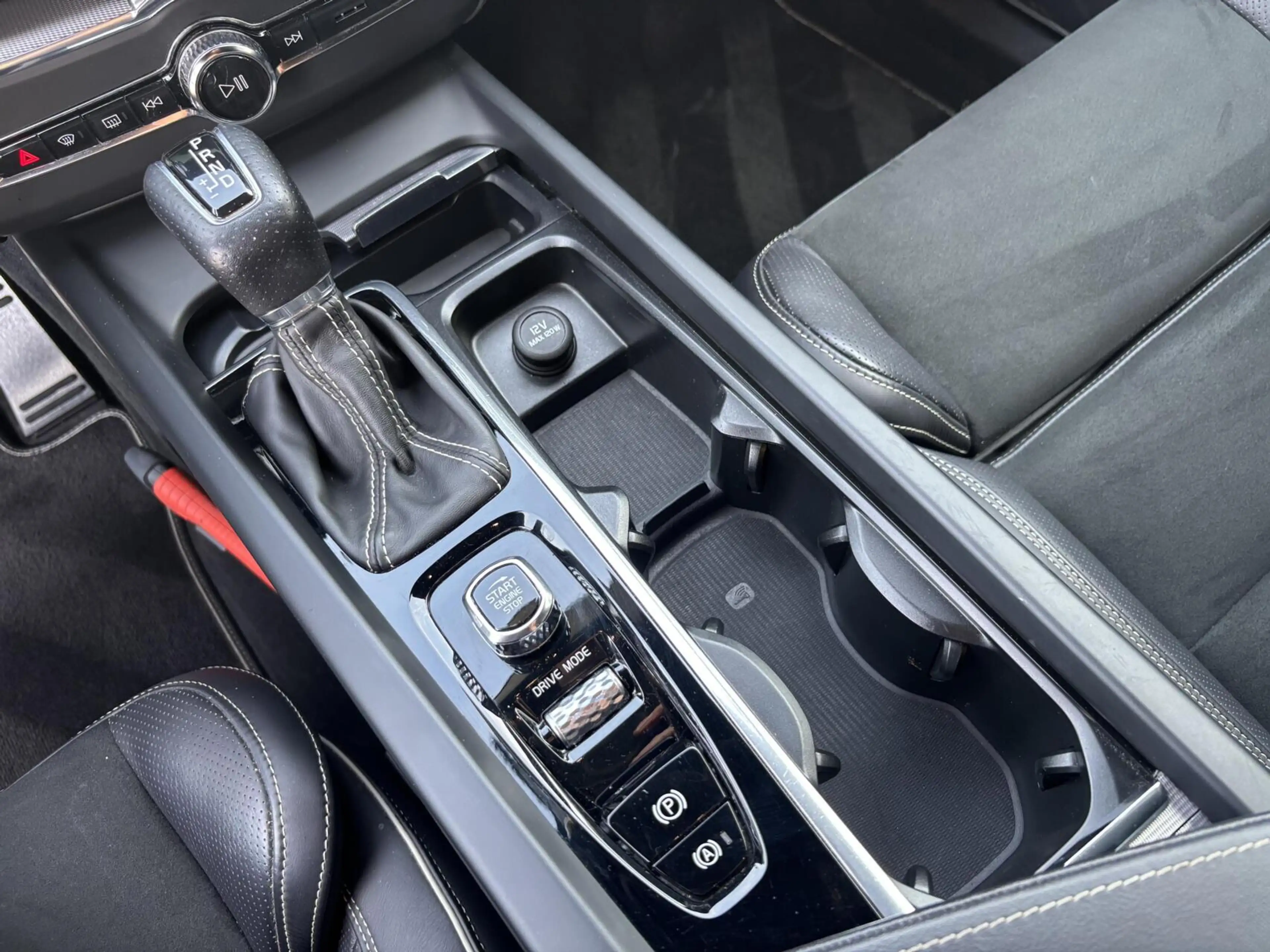 Volvo XC60 2.0 T4 Inscription R-Design | Harman & Kardon | Tr — photo 26