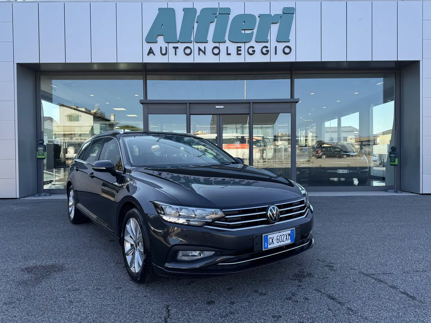 Volkswagen Passat Variant 2019 Variant 2.0 tdi Executive 150cv dsg IVA Bruin - 1