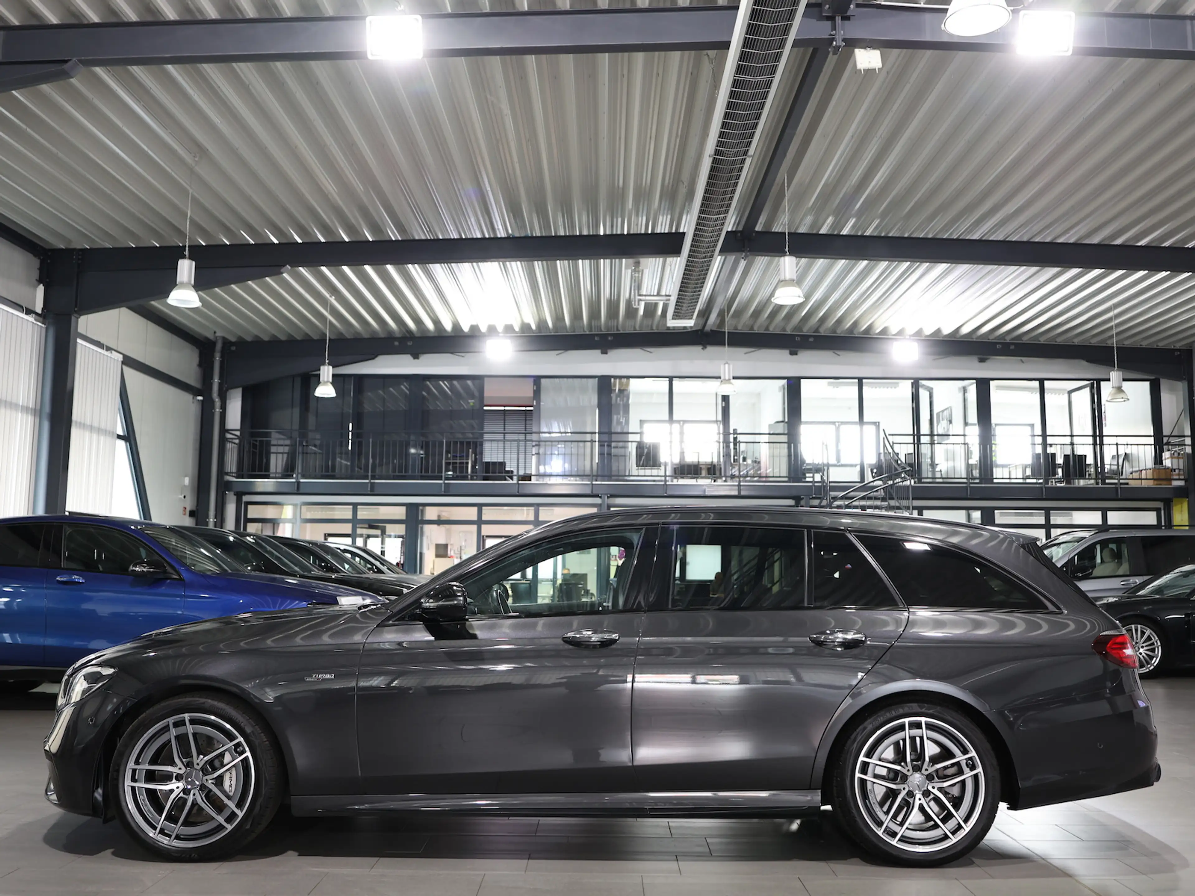 Mercedes-Benz E 53 AMG T 4M / PANORAMA / DISTRONIC / BURMESTER — photo 9