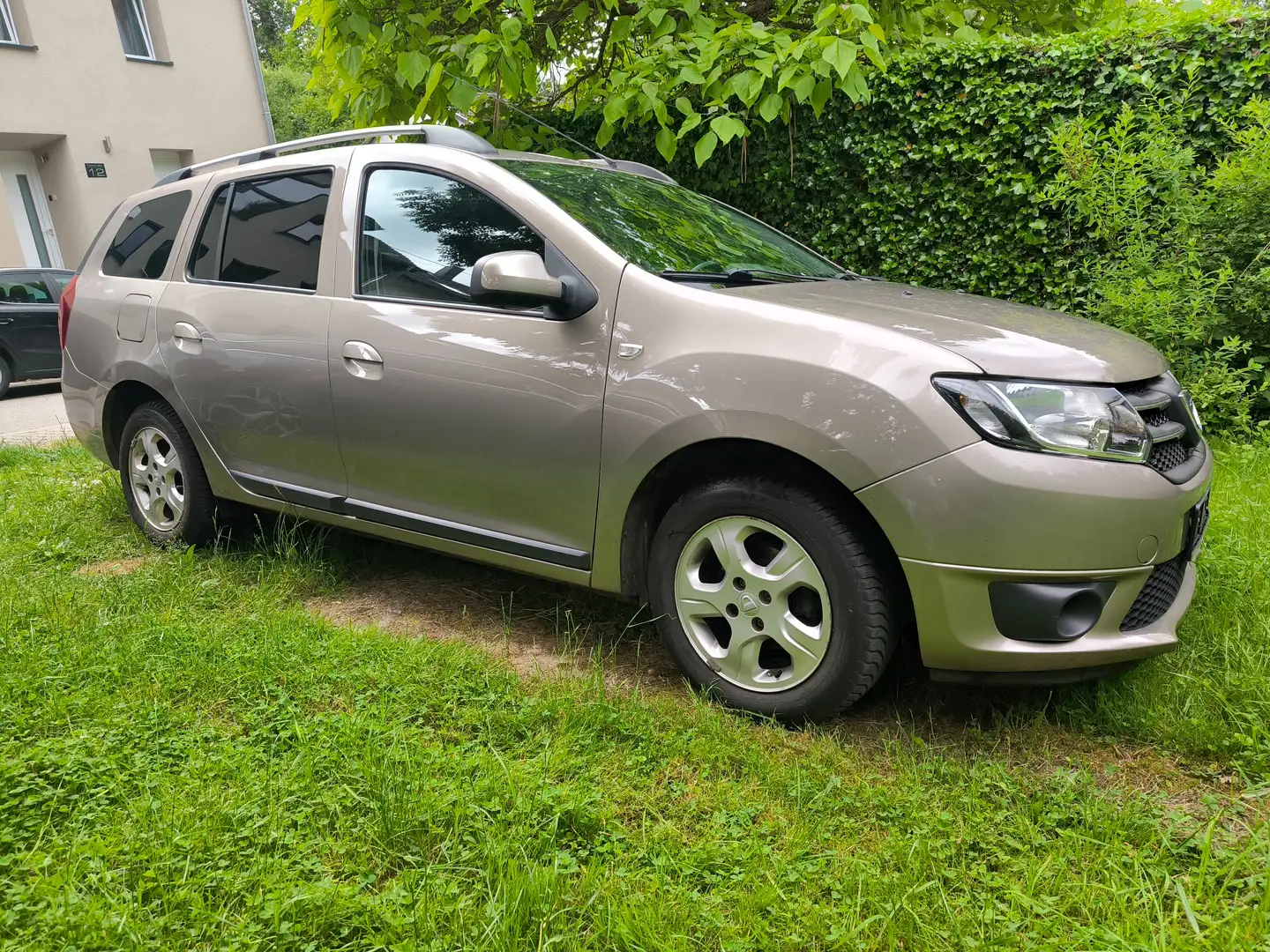 Dacia Logan Logan 1.6 Laureate Beige - 1