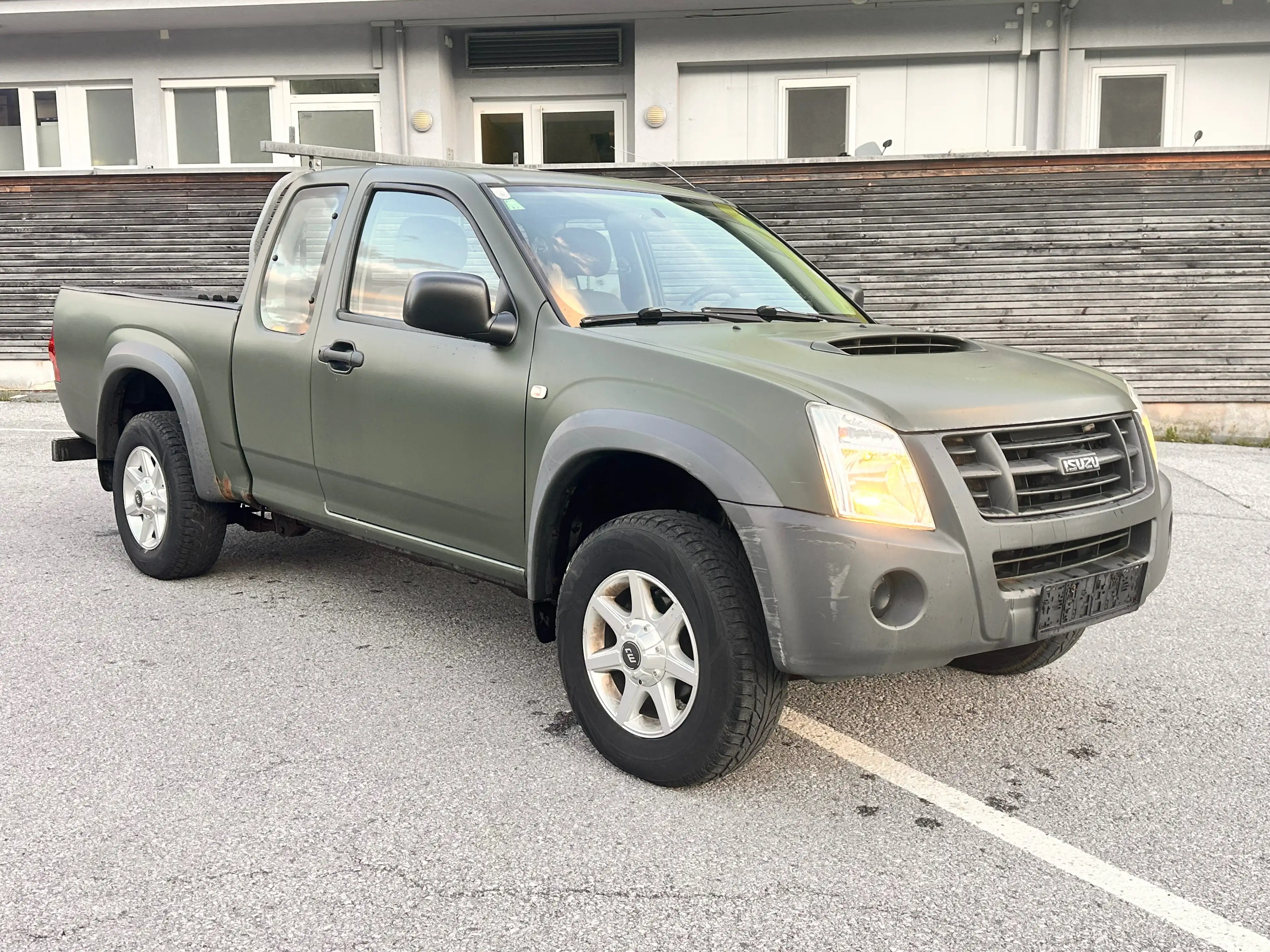 Isuzu D-Max Single Cab / PickUp / Allrad / Matt Grün — photo 7