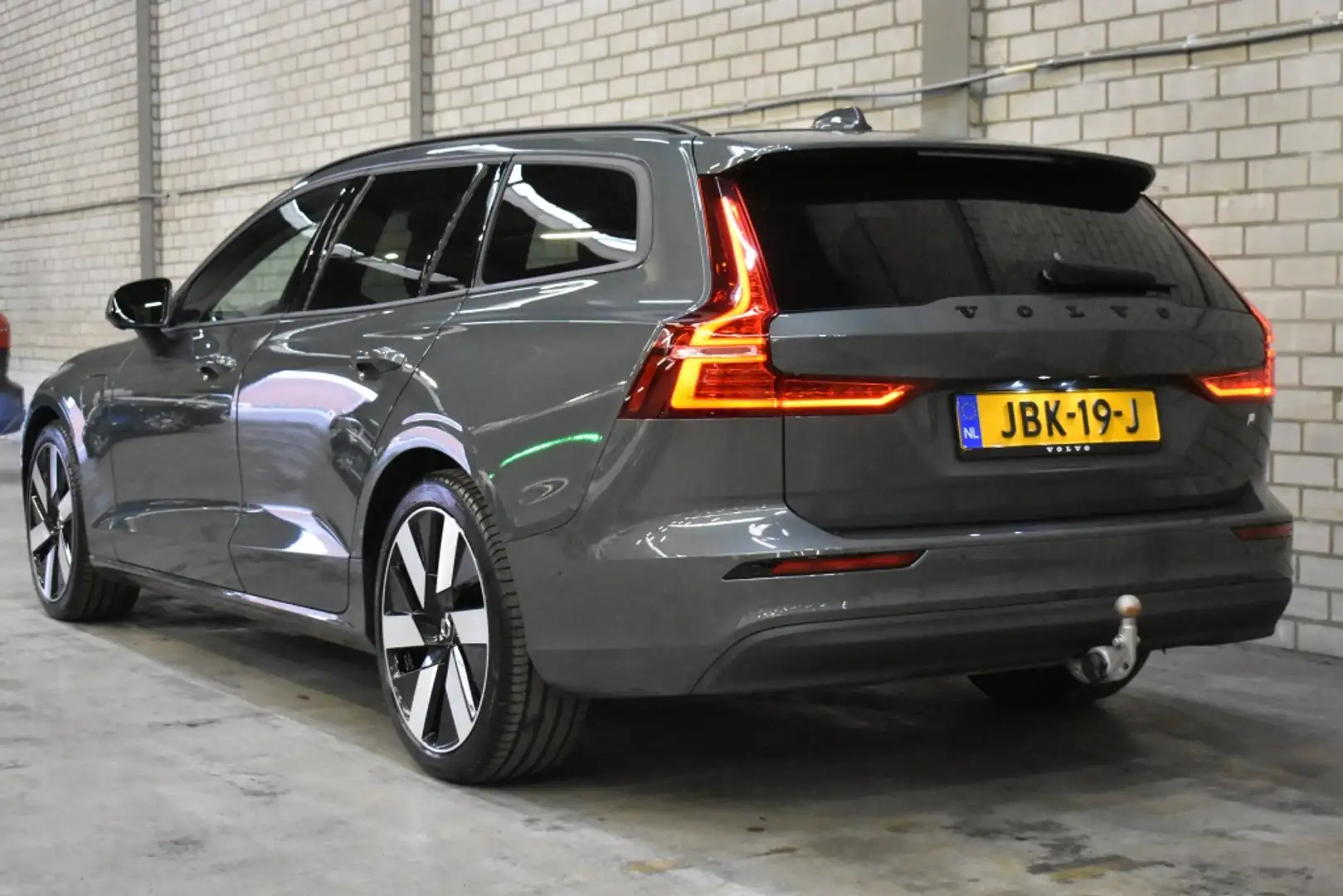 Volvo V60 T6 350PK AWD Business Edition | Trekhaak | Leder | Vert - 2