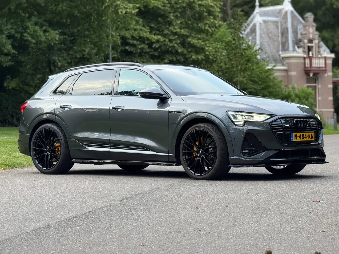 Audi e-tron 55 quattro S-line 95 kWh | Matrix LED | B&O Grijs - 1