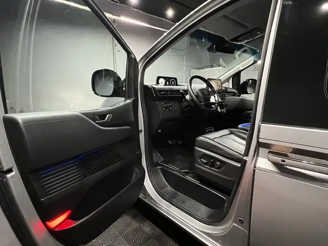 Hyundai Staria view 8
