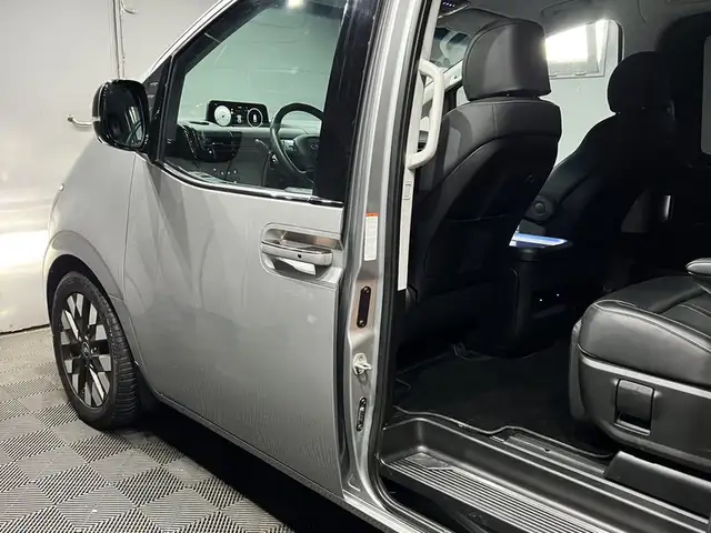 Hyundai Staria view 10