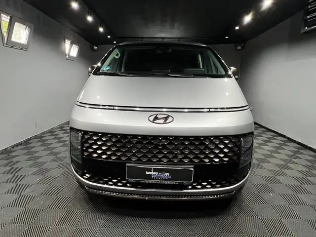 Hyundai Staria view 6