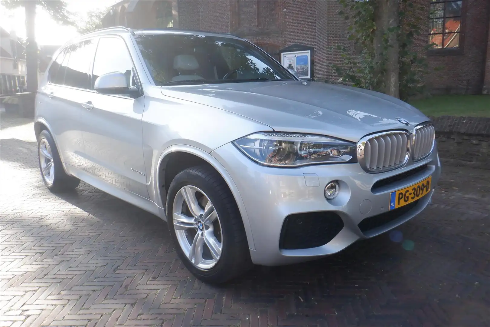 BMW X5 (f15) xDrive40e Plug-In Hybrid 313pk Aut-PAN.DAK-1 Grijs - 2