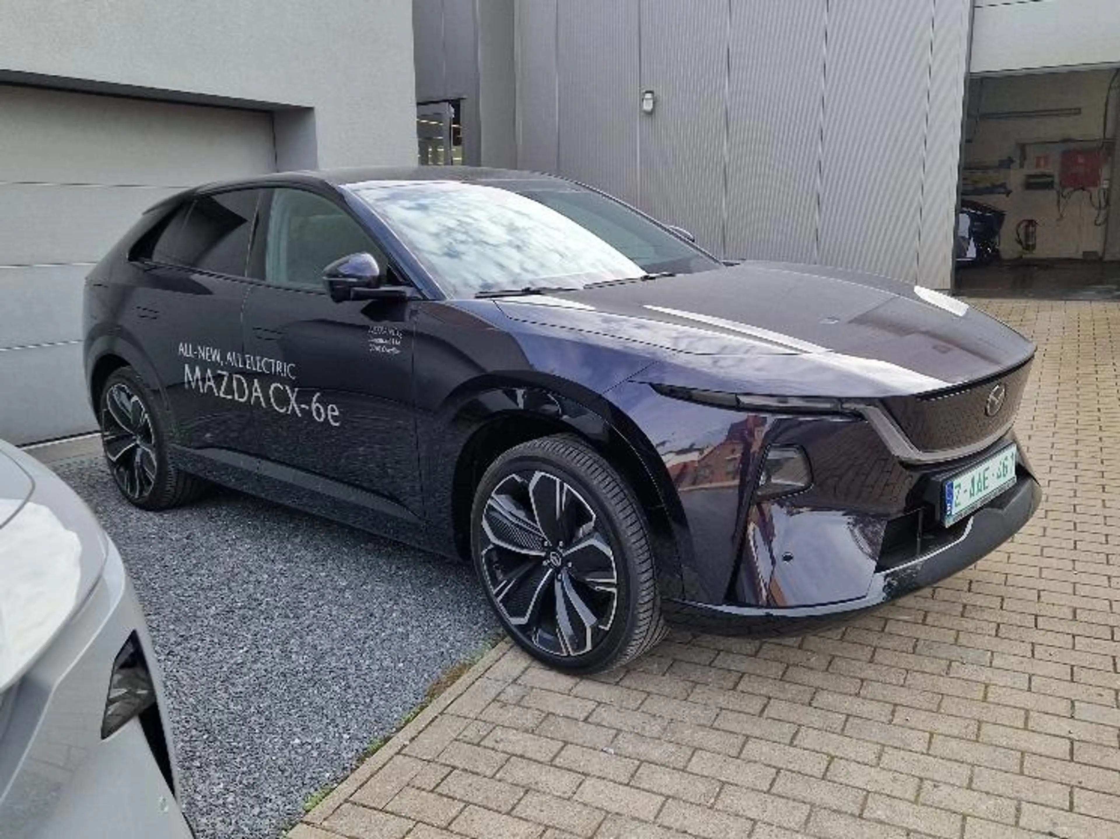 Mazda CX-6e CX-6e 78 kWh Takumi — photo 2