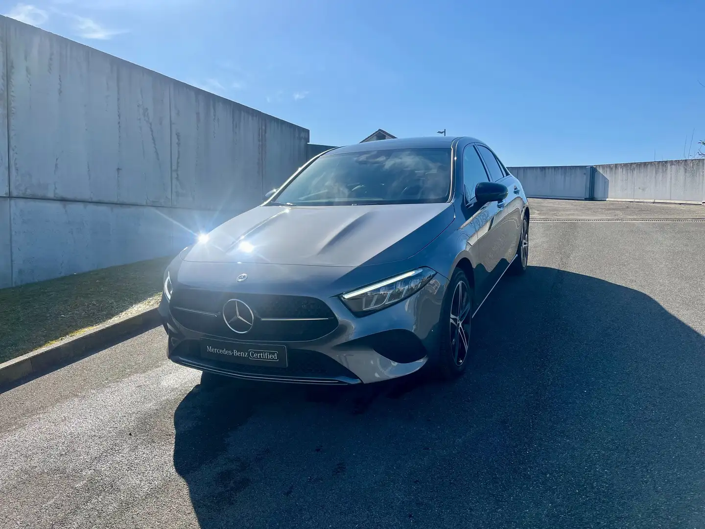 Mercedes-Benz A 250 e PHEV Luxury Line Gris - 1