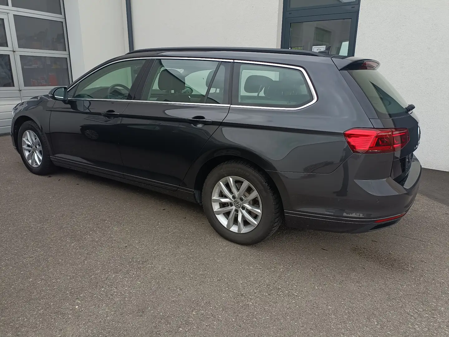 Volkswagen Passat Variant Business 2,0 SCR TDI DSG,Radar,Kamera,Navi,AHV,App Grau - 2