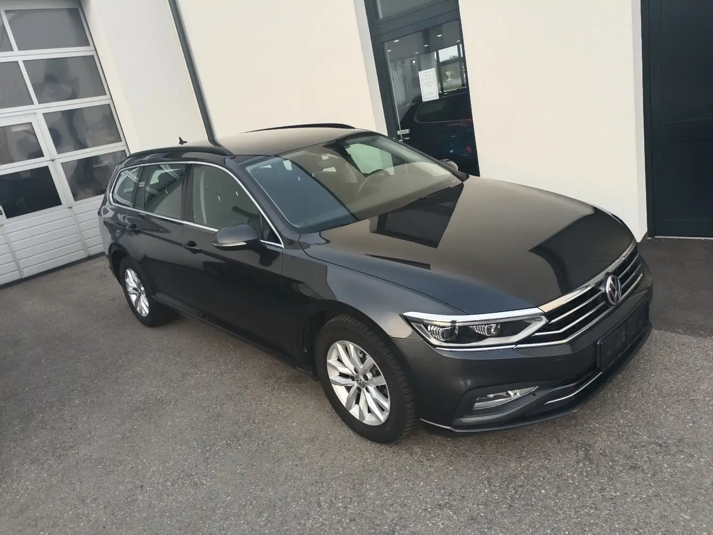 Volkswagen Passat Variant Business 2,0 SCR TDI DSG,Radar,Kamera,Navi,AHV,App Grau - 1