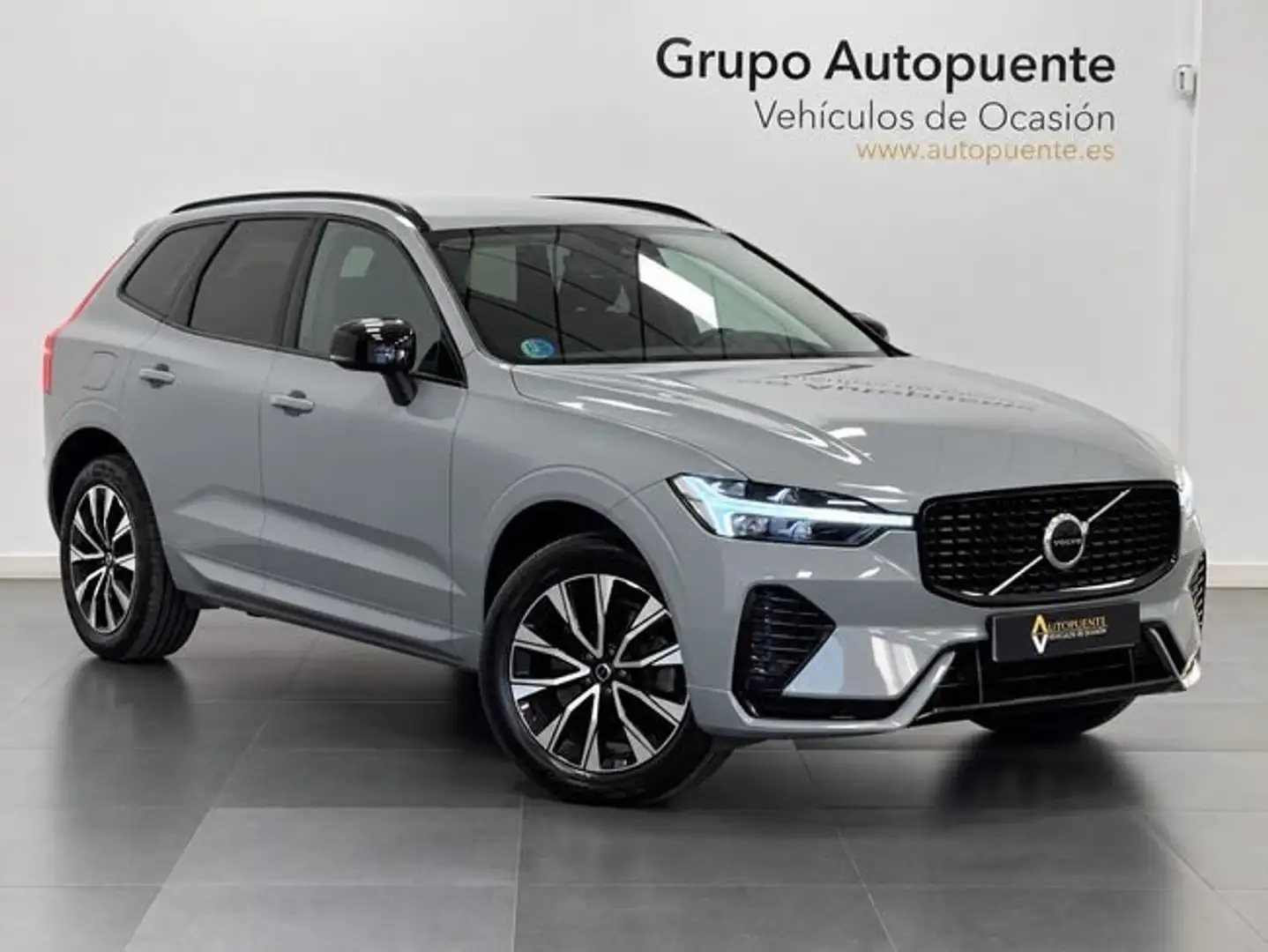Volvo XC60 B4 D PLUS DARK AUTO Gris - 1