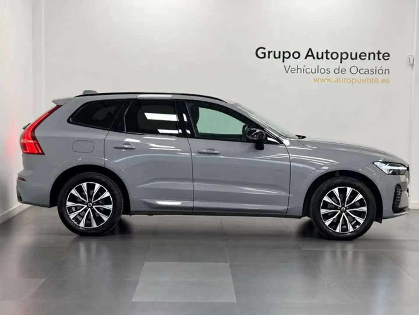 Volvo XC60 B4 D PLUS DARK AUTO Gris - 2