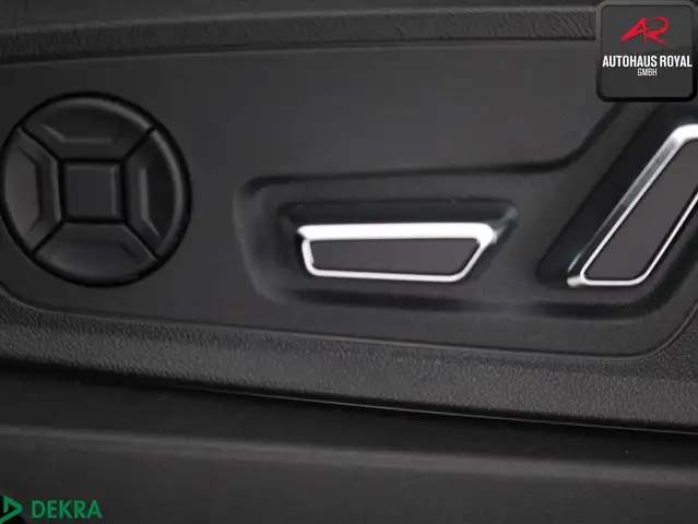 Audi E-Tron view 25