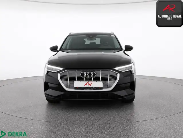 Audi E-Tron view 8