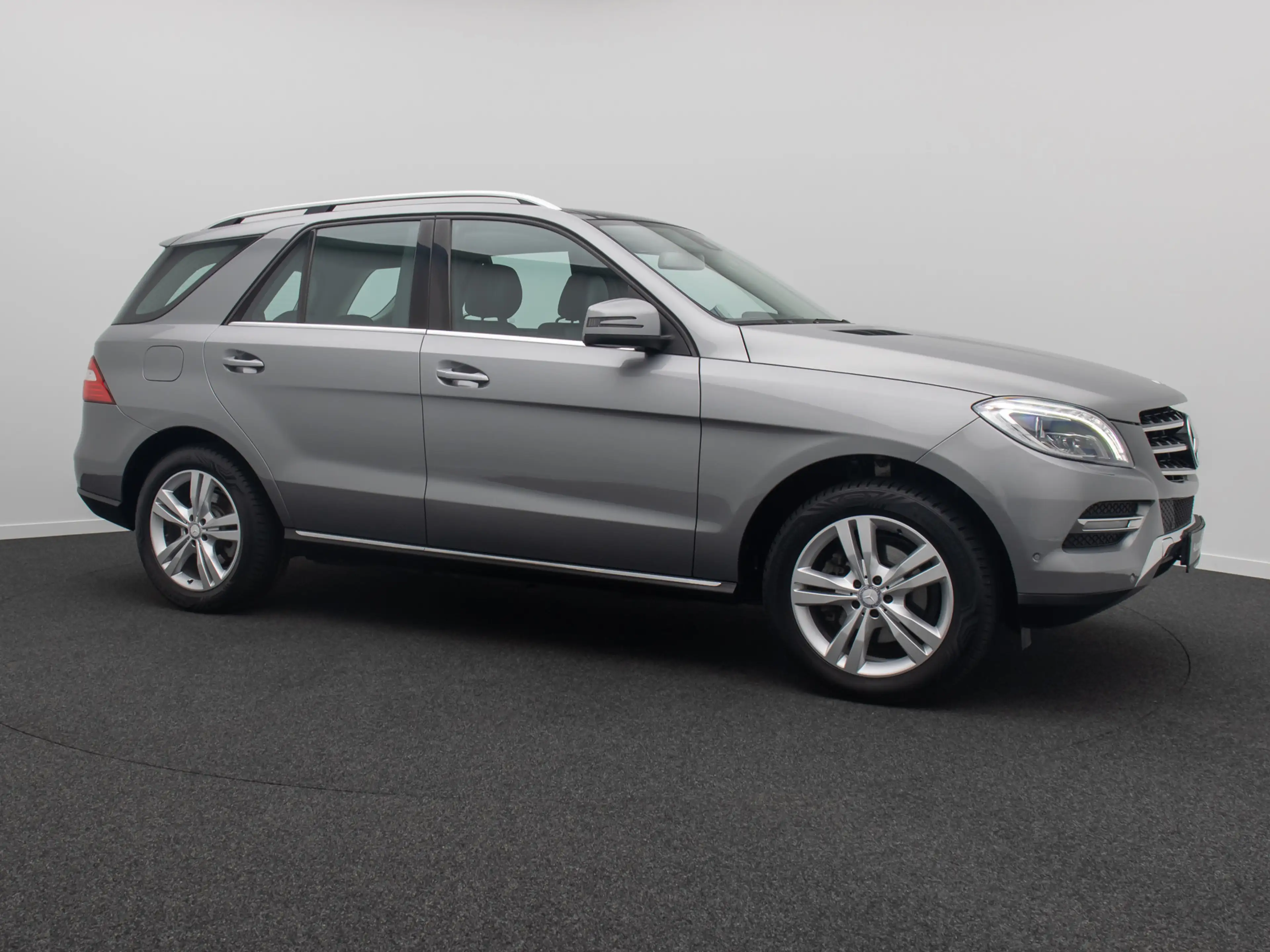 Mercedes-Benz ML 350 CDI BlueTec Bi-Xenon AHK ParkAss Panorama — photo 4