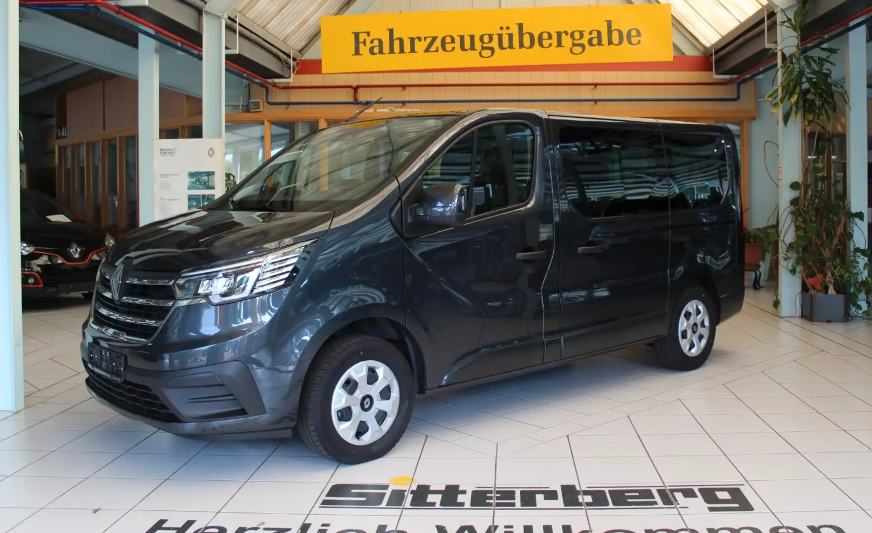Renault Trafic Combi L1H1 3,0t  Evolution Blue dCi 150 Grau - 1