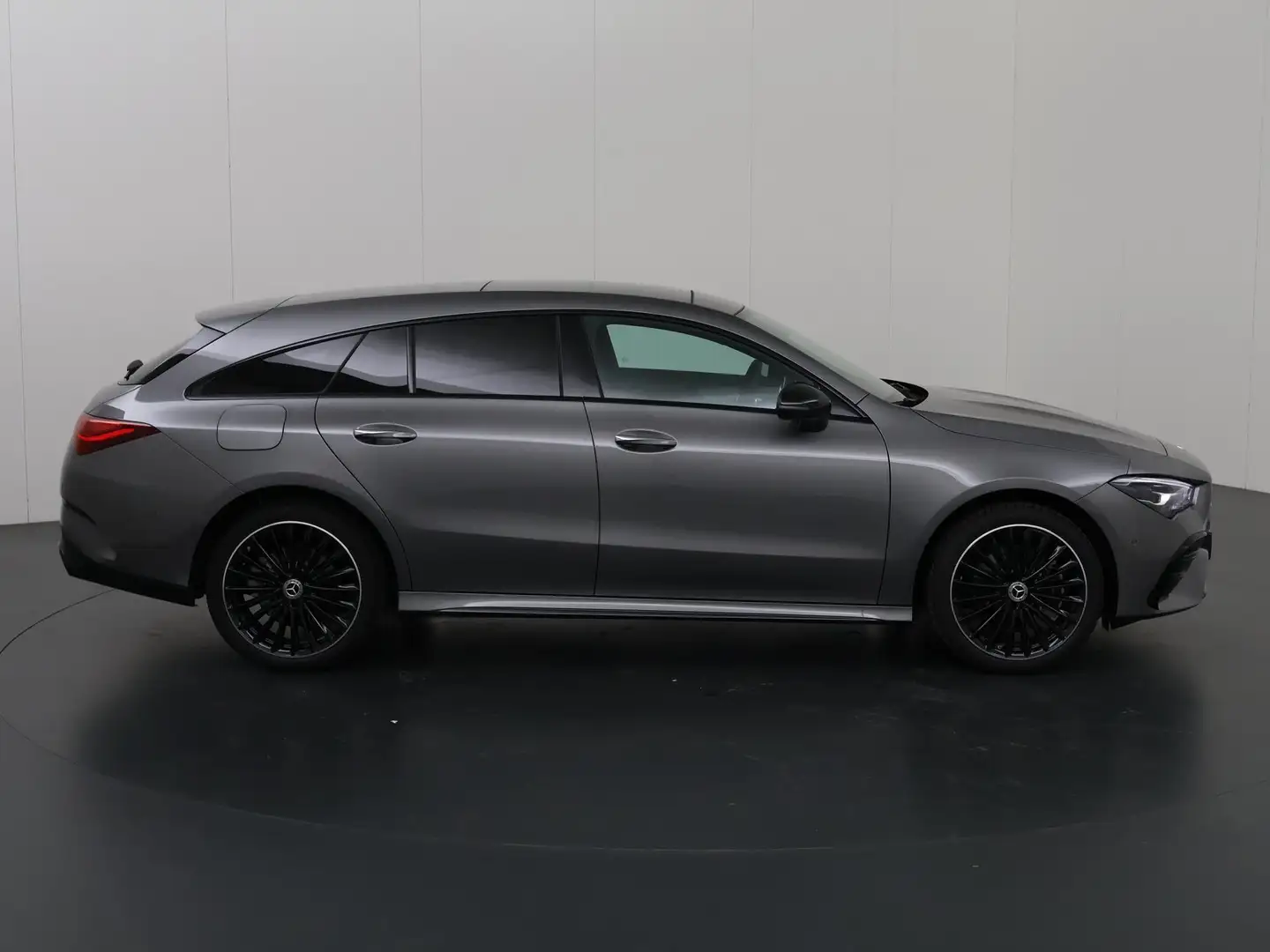 Mercedes-Benz CLA 250 Shooting Brake 250e AMG Line | Panoramadak | Achte Grijs - 2