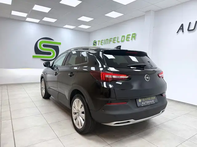 Opel Grandland view 5