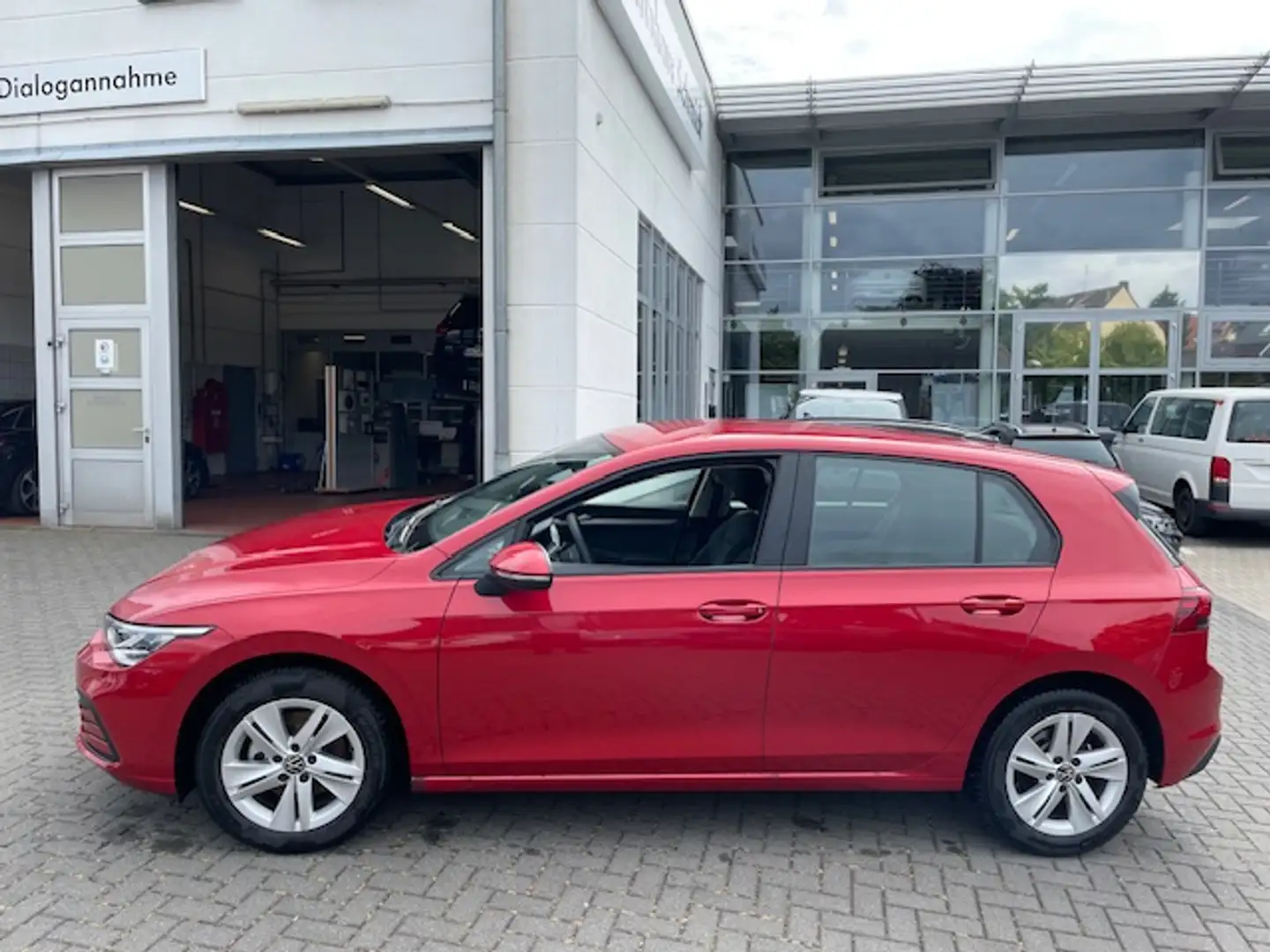 Volkswagen Golf VIII 2.0TDi Life NaviMedia ACC LED Sitzheiz.Spo... Rood - 2