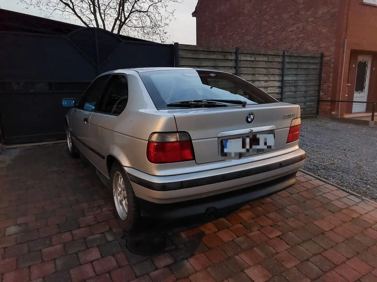 BMW 316 316i compact Comfort Edition Grijs - 2