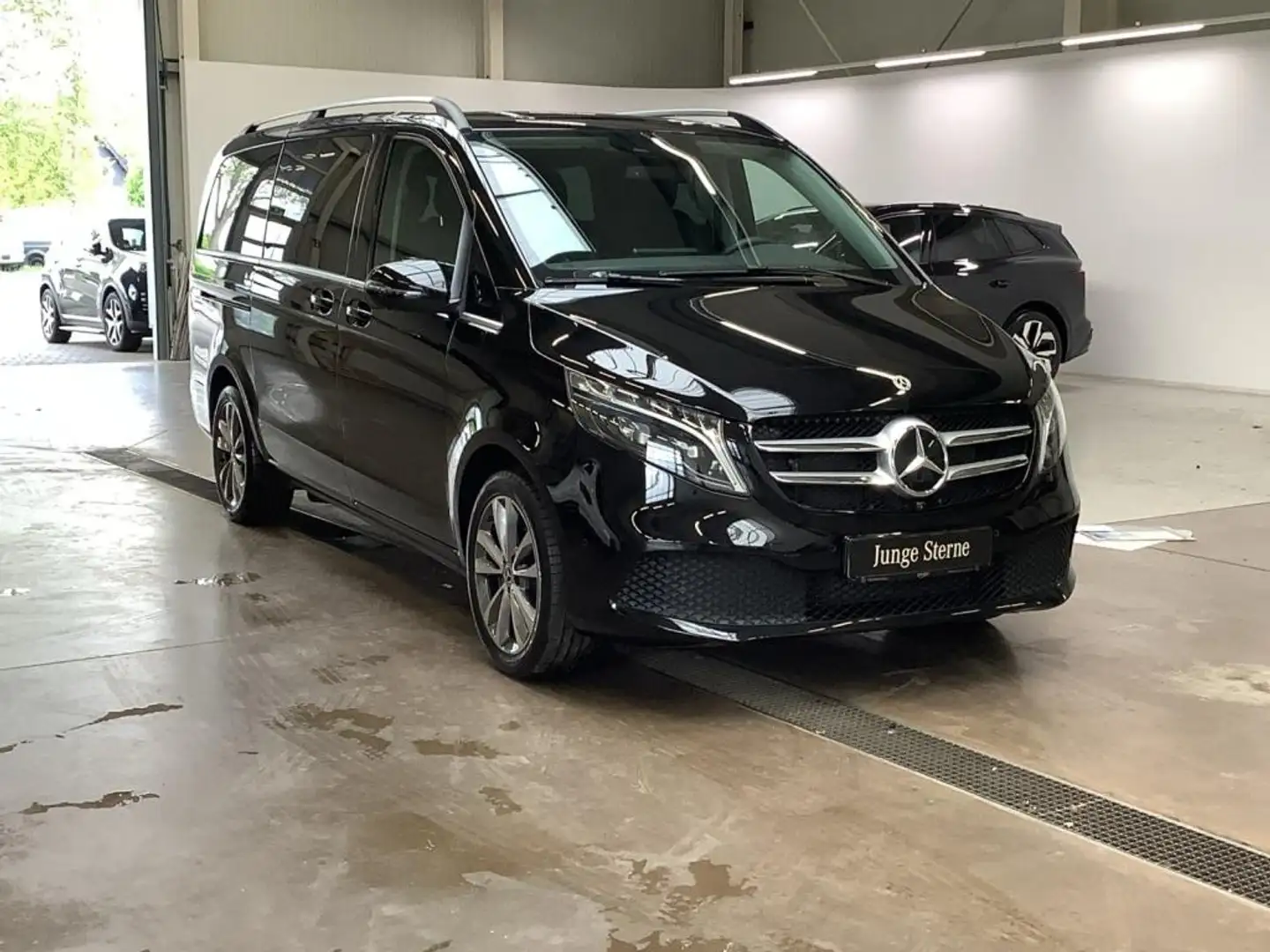 Mercedes-Benz V 250 d Avantgarde Lang ILS-LED/Distronic/MBUX Černá - 1