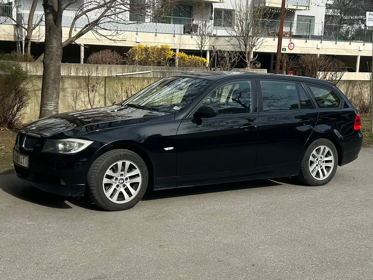 BMW 320 320d Touring Schwarz - 2