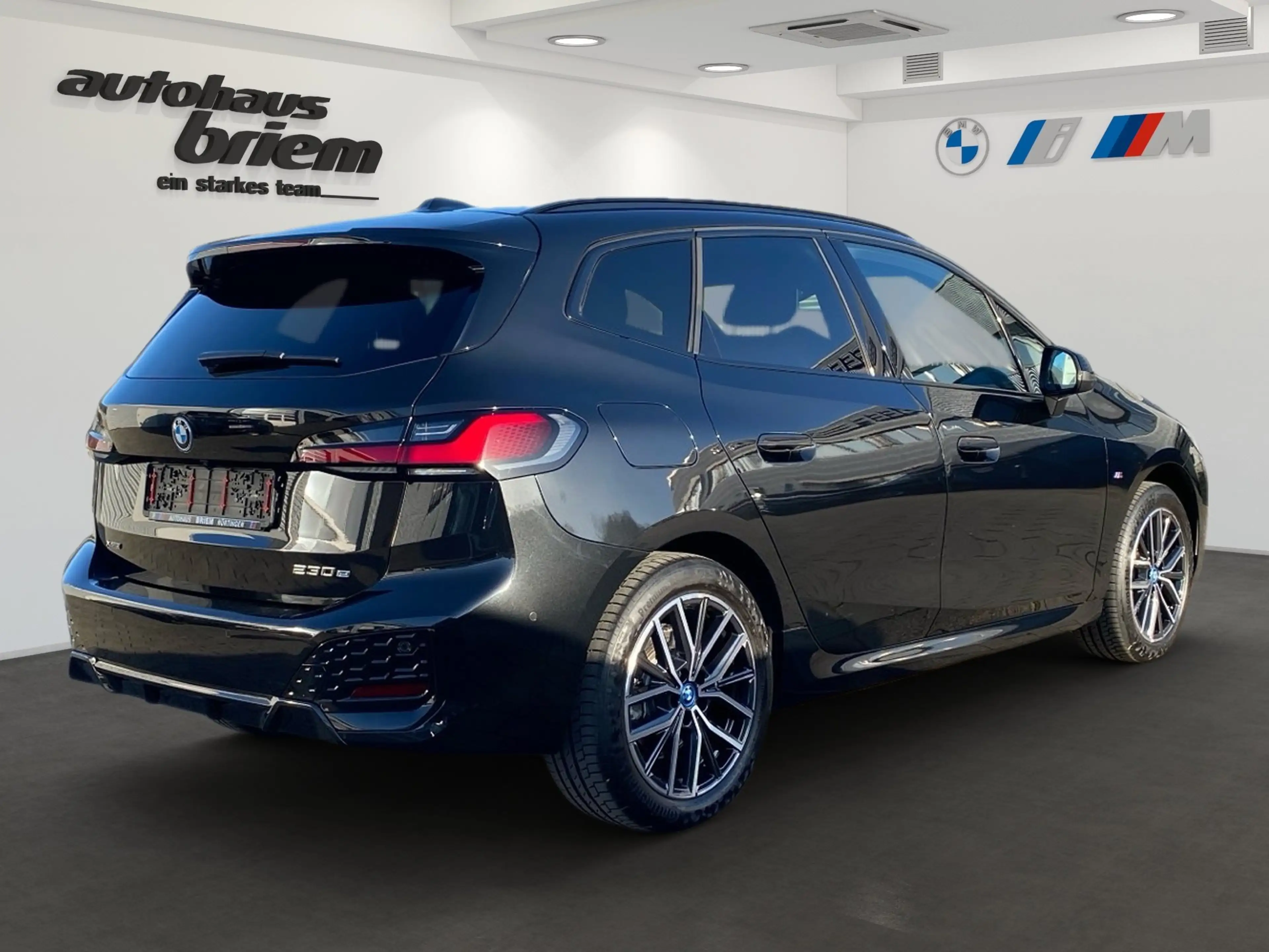 BMW 230 e xDrive Active Tourer — photo 3