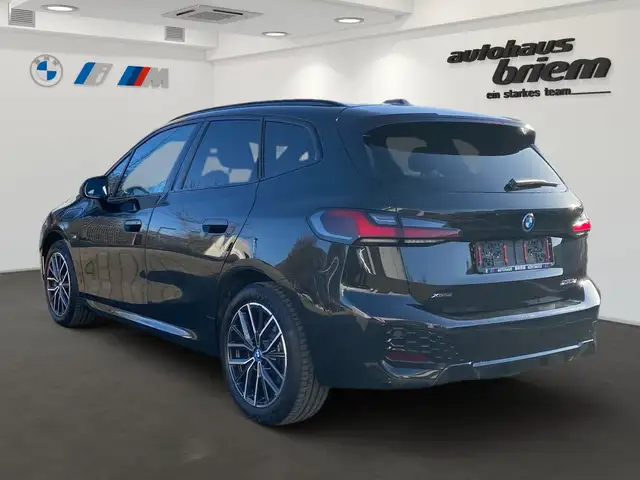 BMW 2 Series view 4