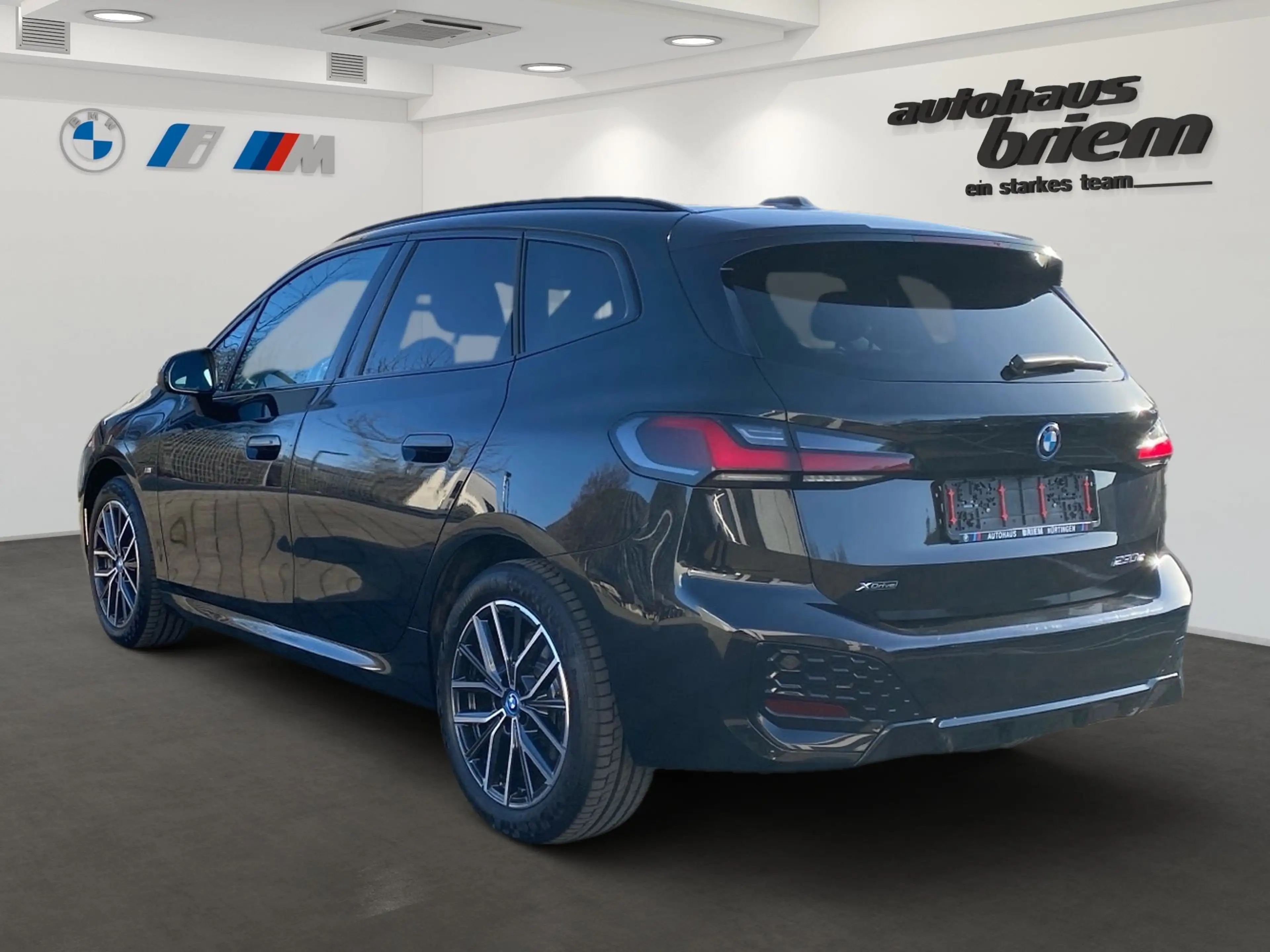 BMW 230 e xDrive Active Tourer — photo 4