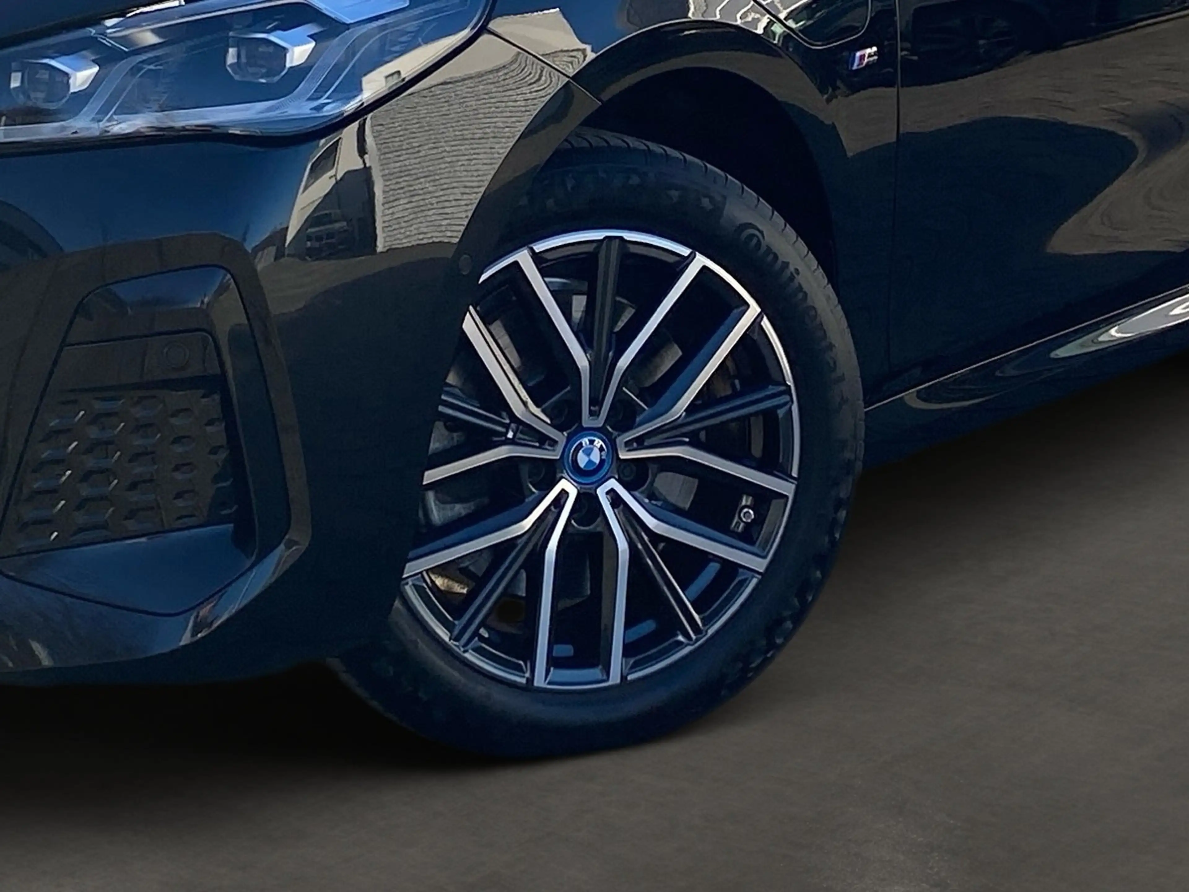 BMW 230 e xDrive Active Tourer — photo 6