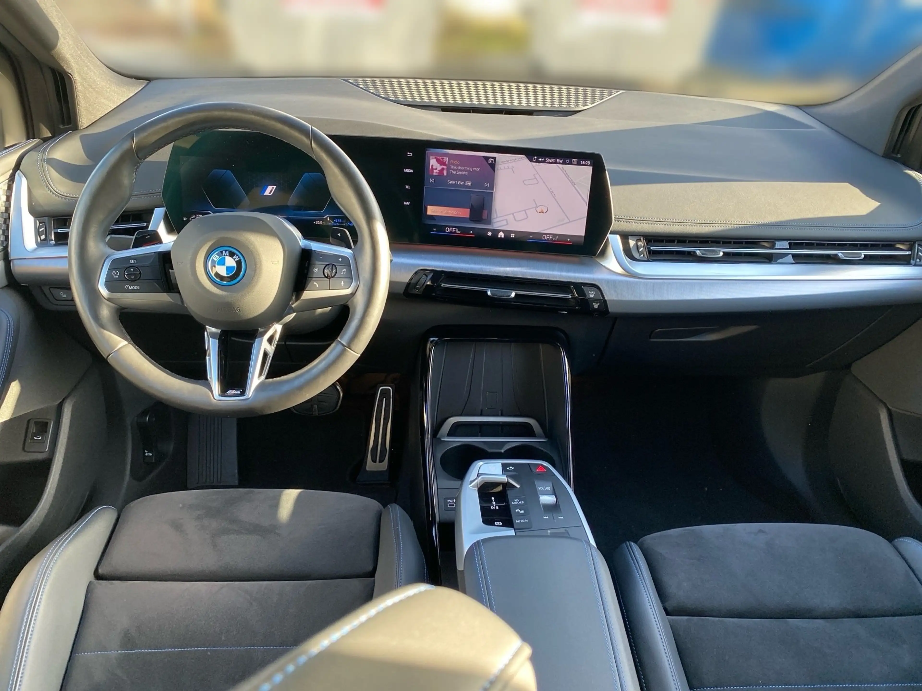 BMW 230 e xDrive Active Tourer — photo 10