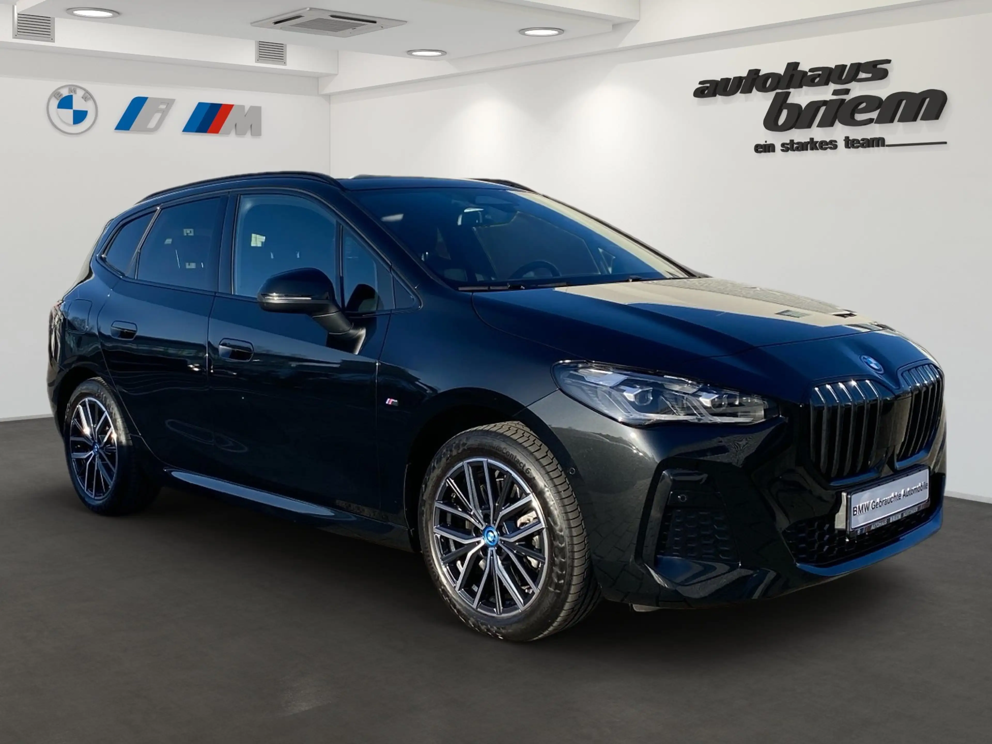 BMW 230 e xDrive Active Tourer — photo 2