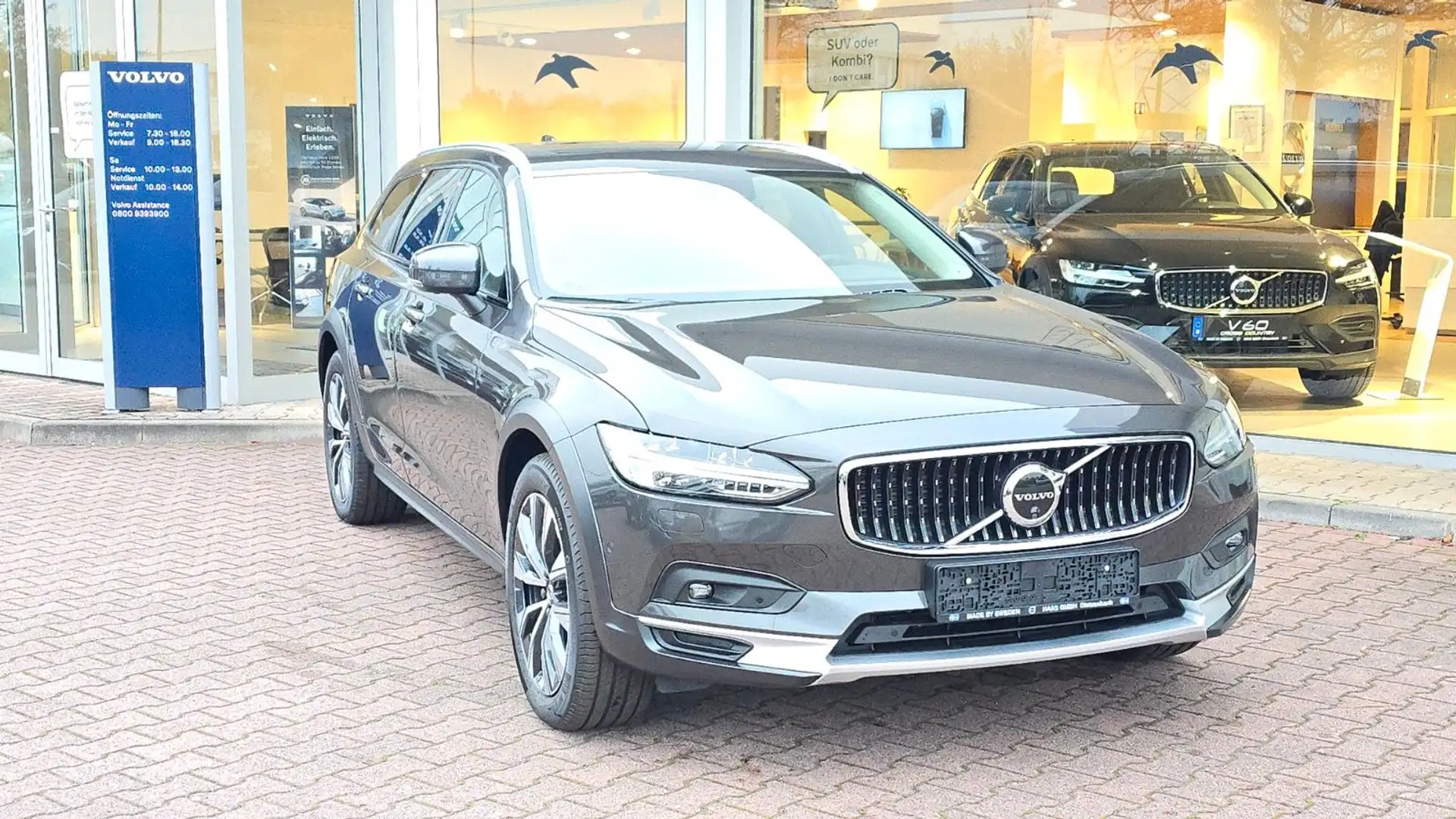 Volvo V90 Cross Country B4 D AWD Plus Auto Gri - 1