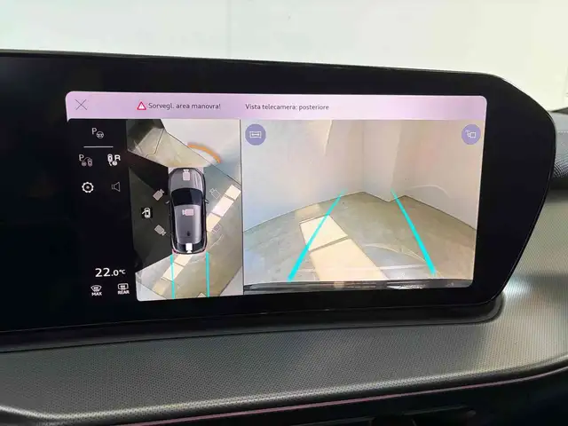 Audi Q3 view 7