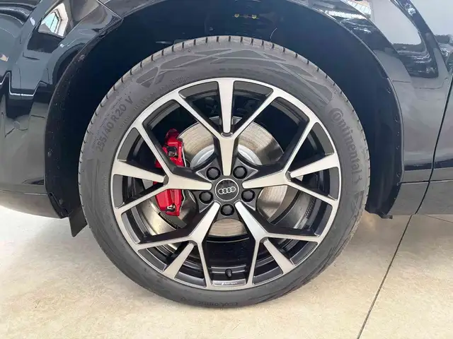 Audi Q3 view 15