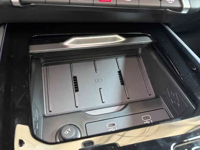 Audi Q3 view 12