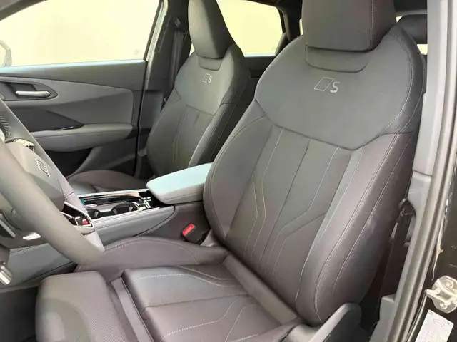 Audi Q3 view 14