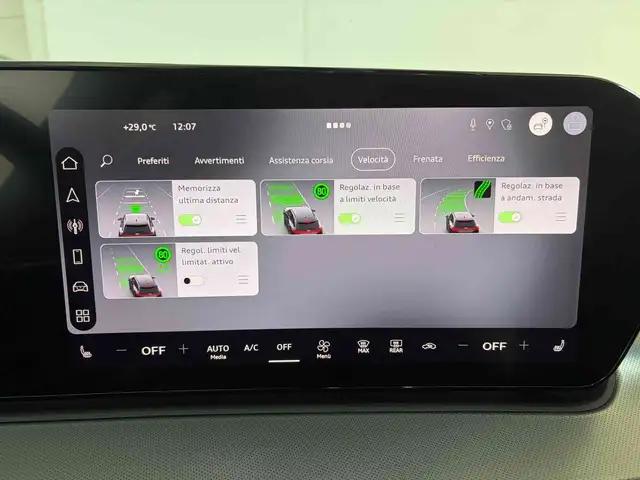 Audi Q3 view 8