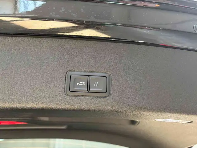 Audi Q3 view 13