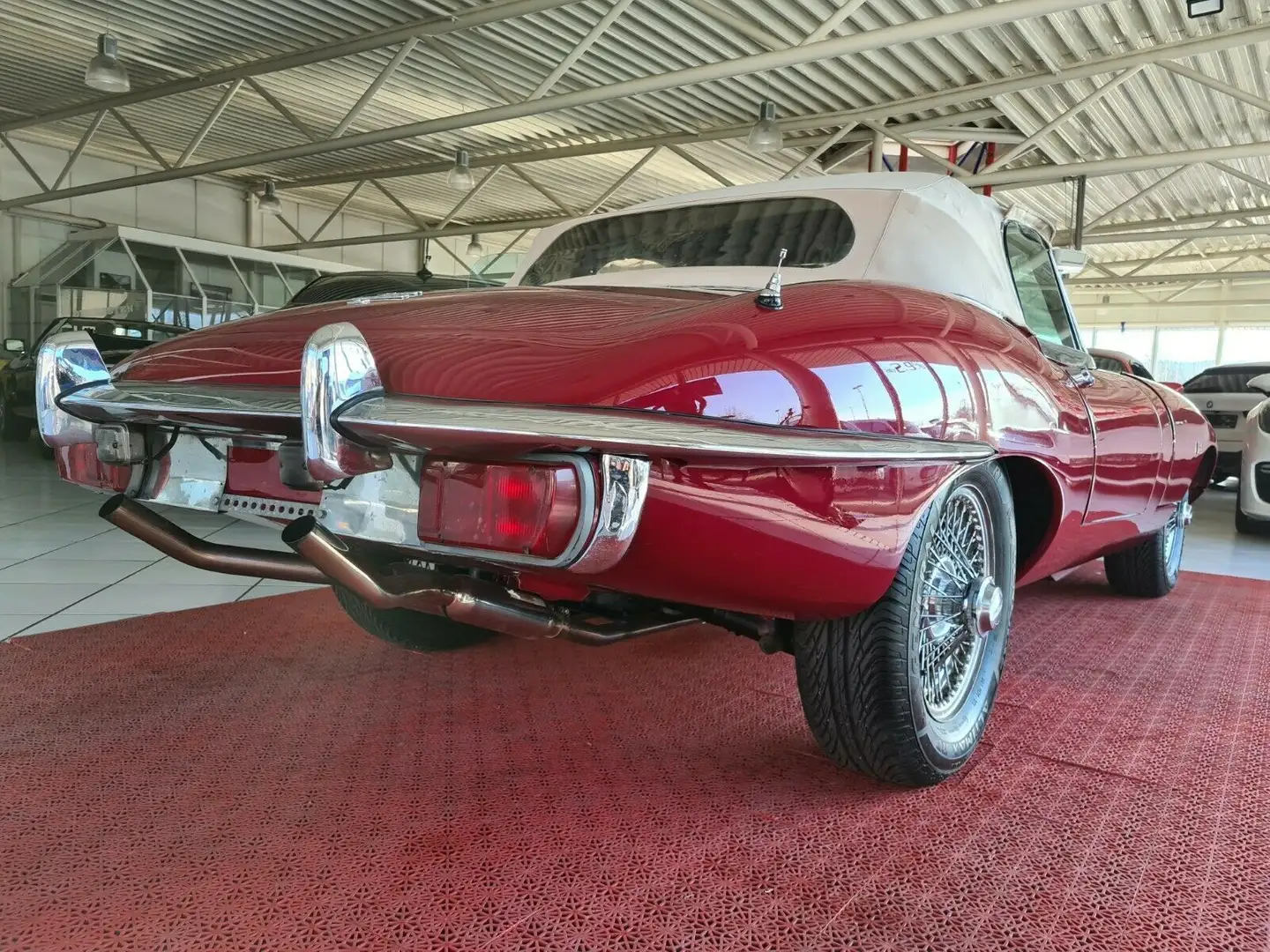 Jaguar E-Type Serie 2 Roadster 4.2l Červená - 2