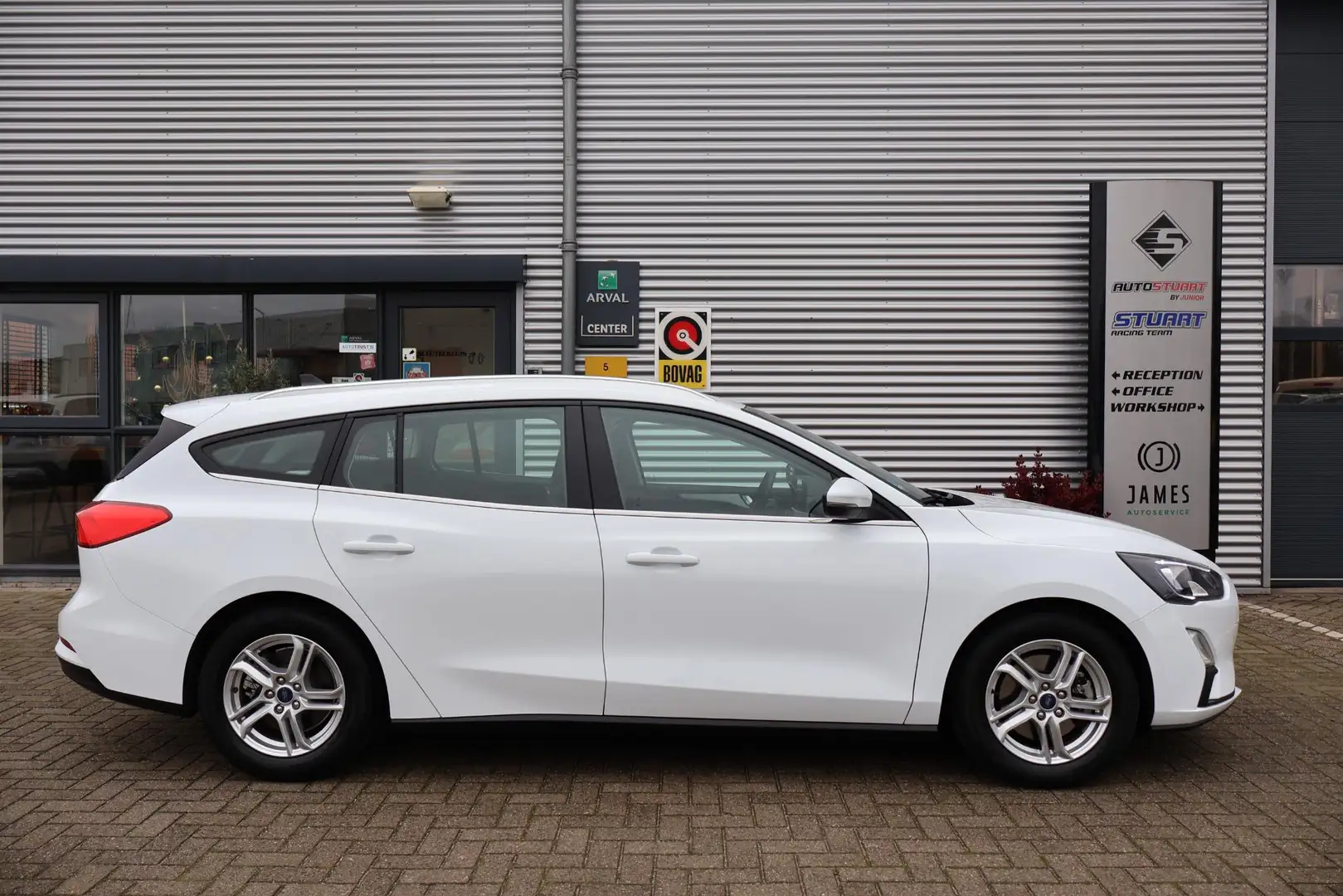 Ford Focus Wagon 1.0 EcoBoost Hybrid Trend Edition Business 1 White - 2