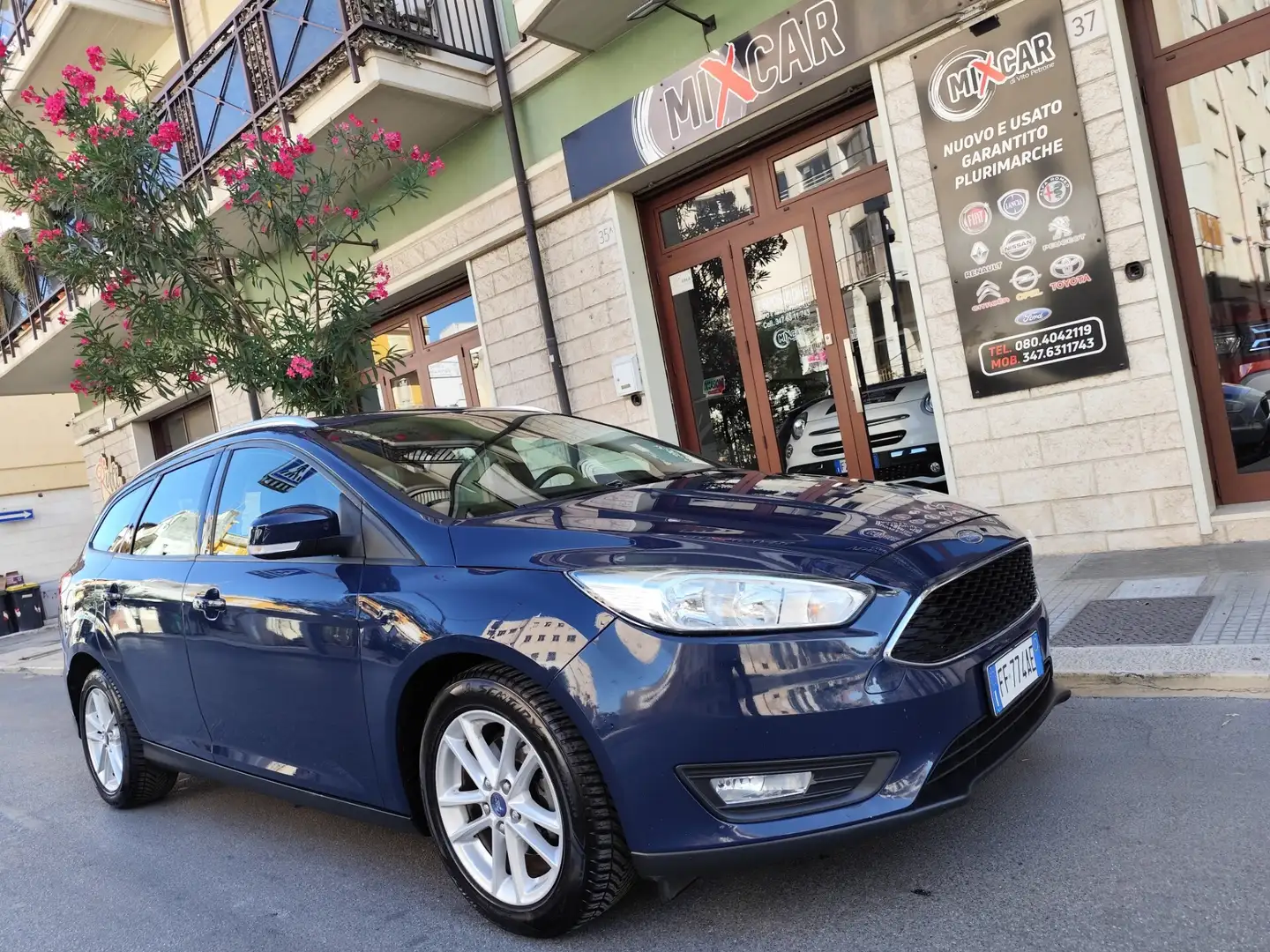 Ford Focus Focus SW 1.5 TDCi 95CV Business NAVI Blauw - 1